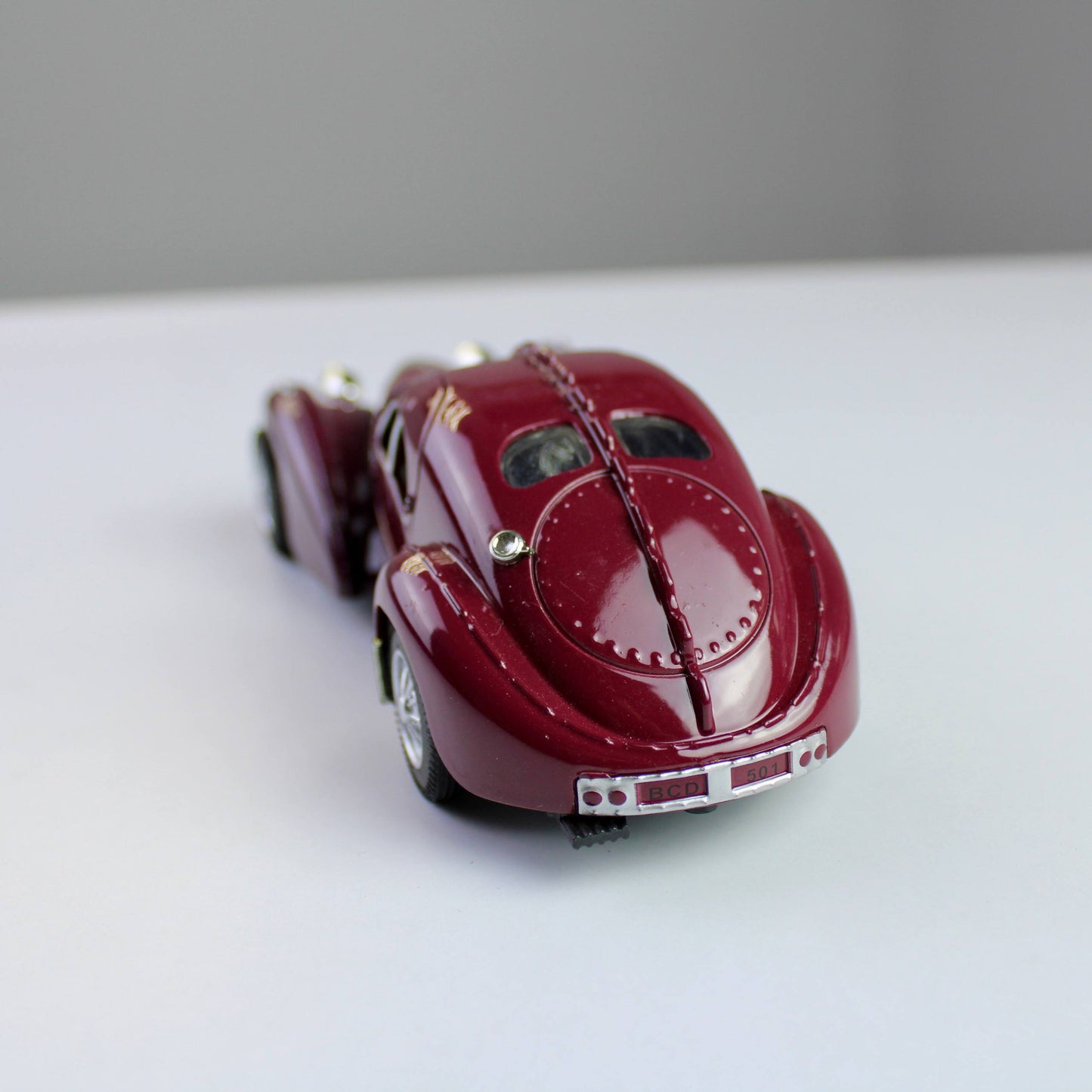 مجسم Bugatti 1936 – سيارة كلاسيكية بمقياس 1:28