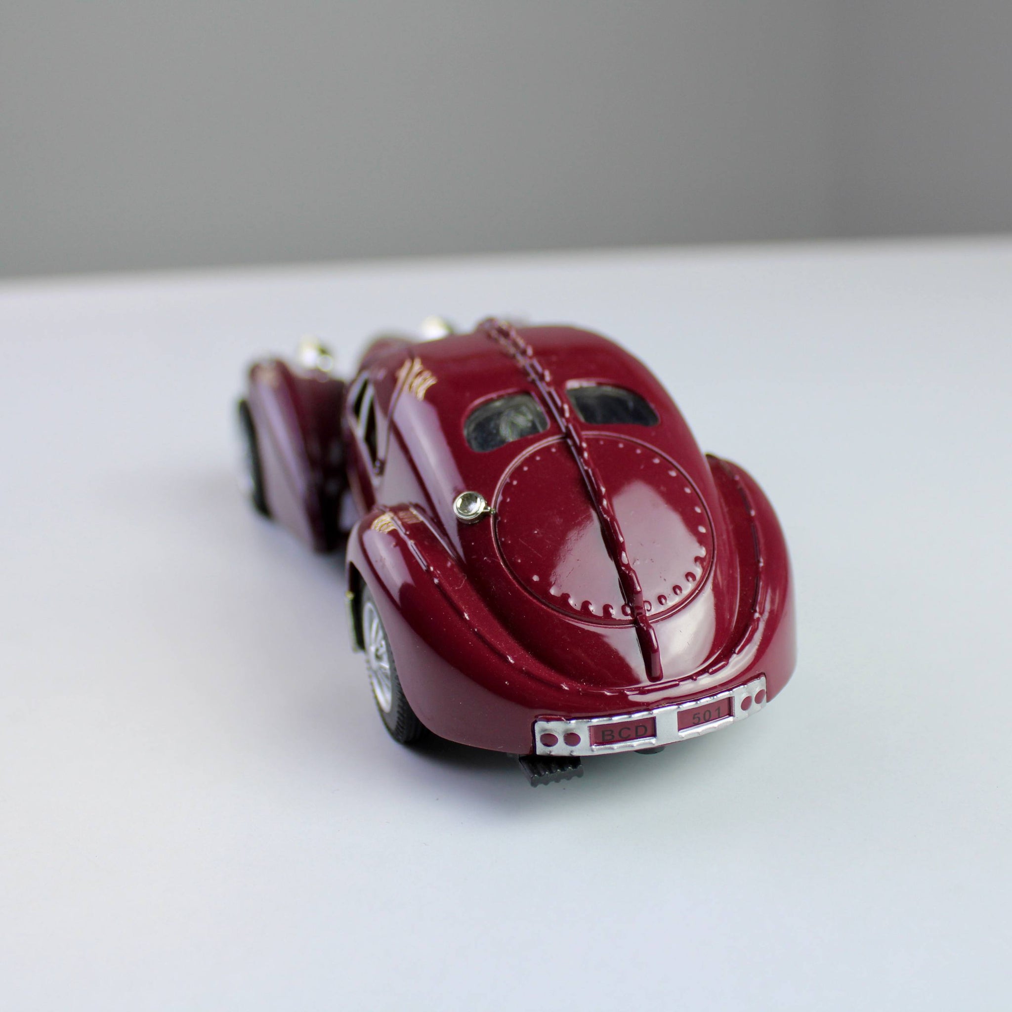 مجسم Bugatti 1936 – سيارة كلاسيكية بمقياس 1:28