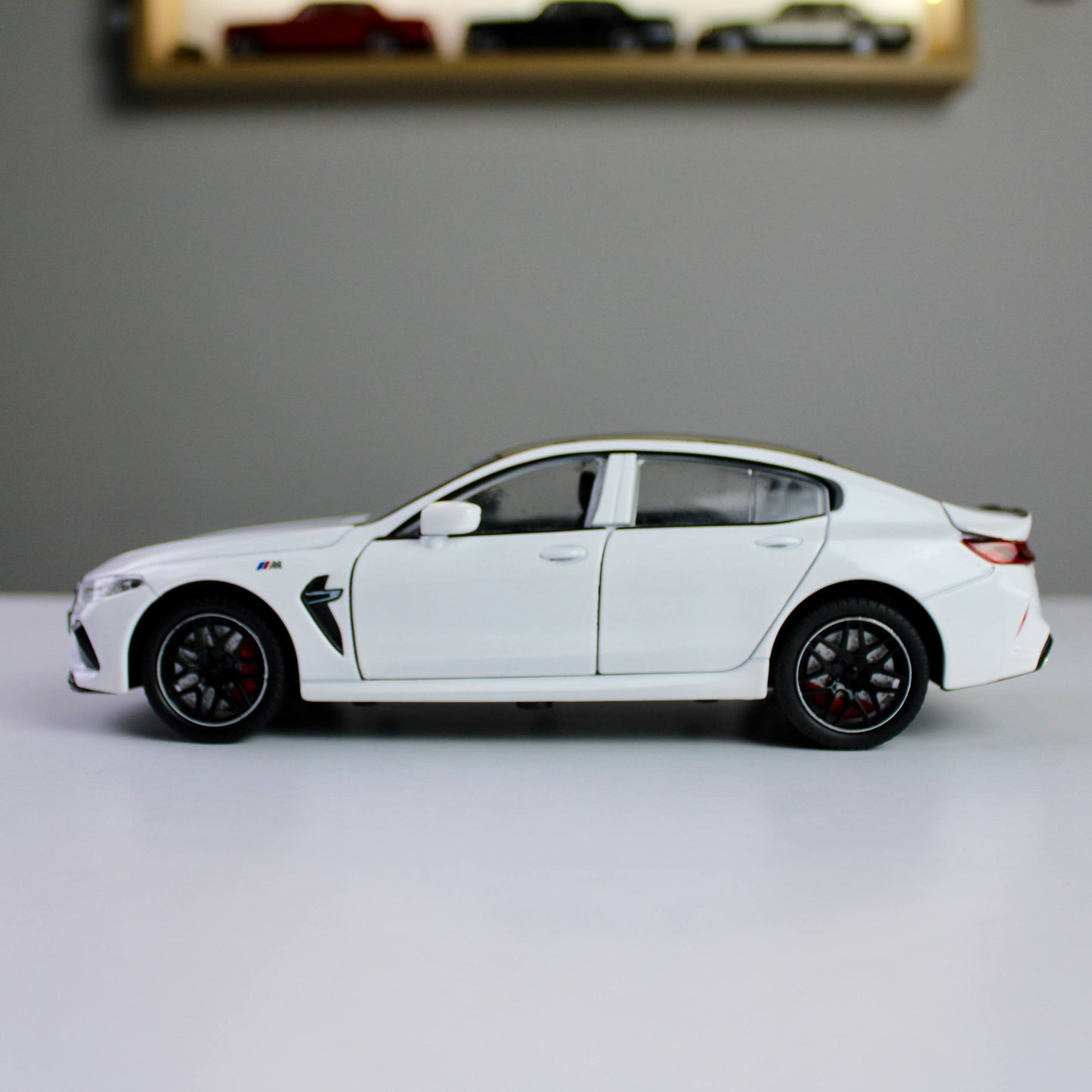 BMW M8 Competition 1:24 Diecast – Light & Sound