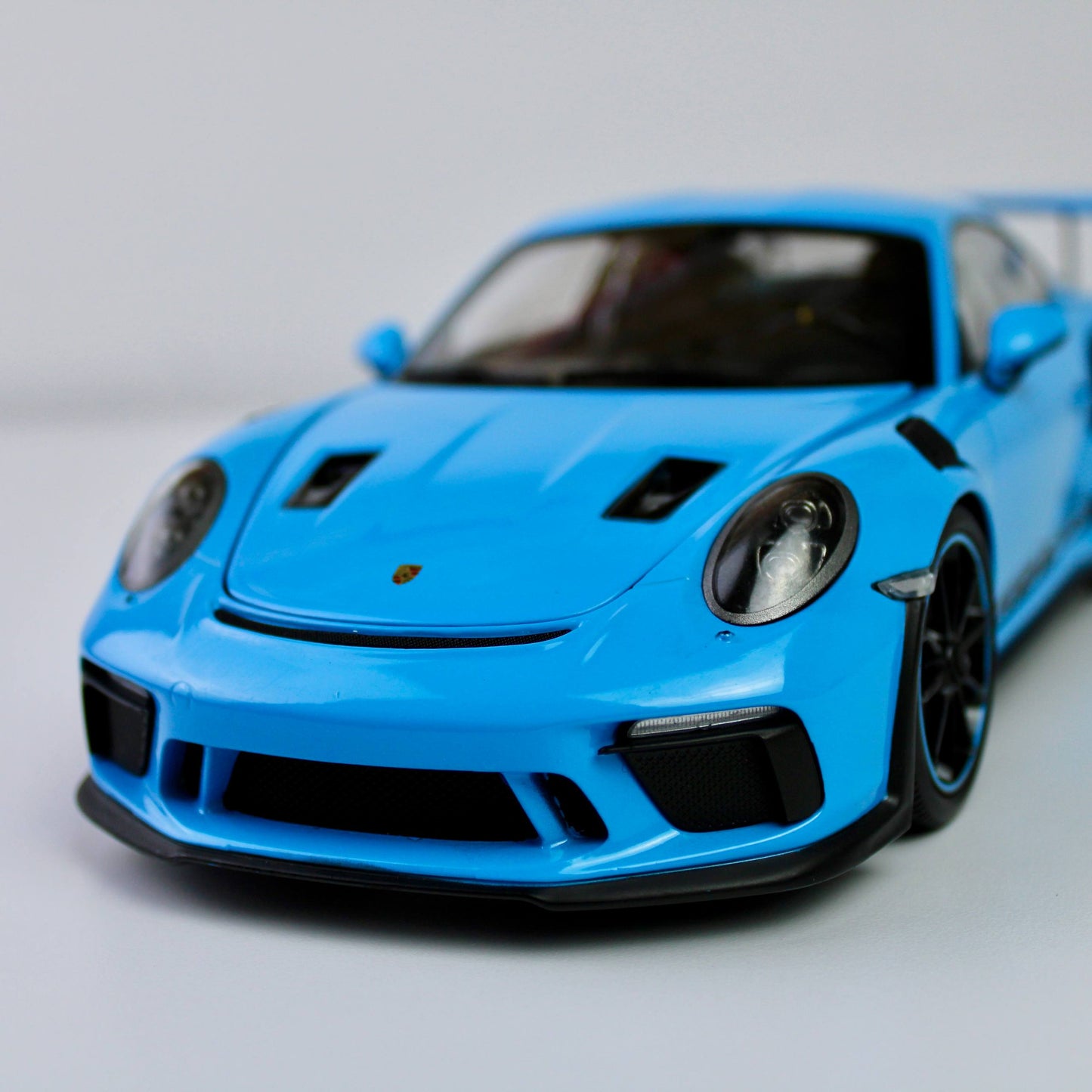 نموذج ويللي بورشه 911 GT3 RS المصبوب 1:18 - إصدار جي تي أوتوز (997)