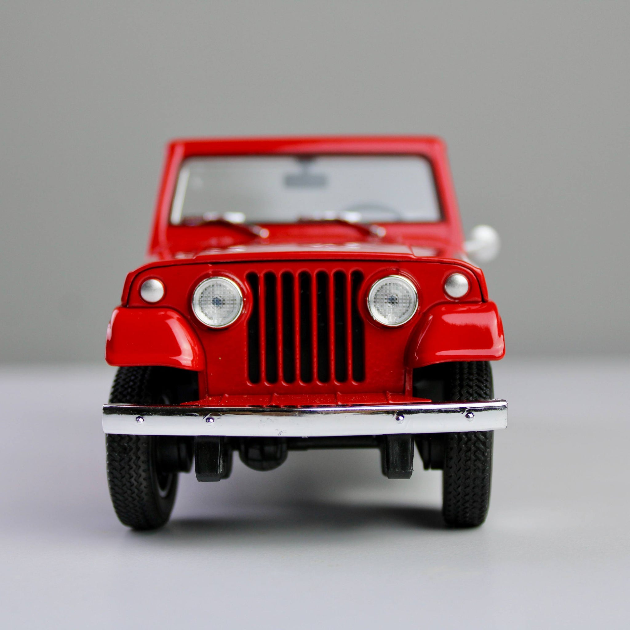 Welly Jeep Jeepster Commando 1967 Roadster 1:24 Die-Cast Model