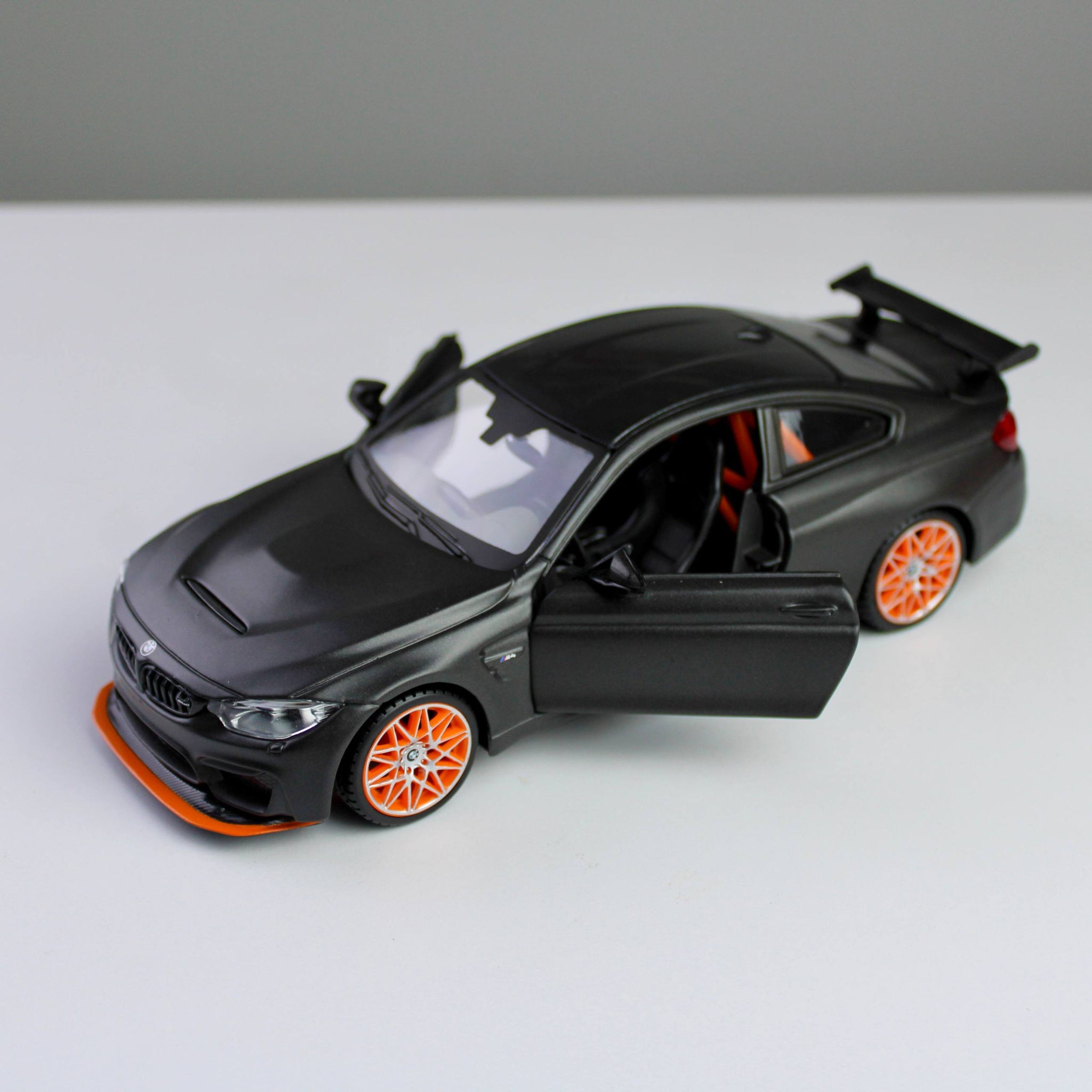 Maisto BMW M4 GTS 1:24 Die-Cast Model Car