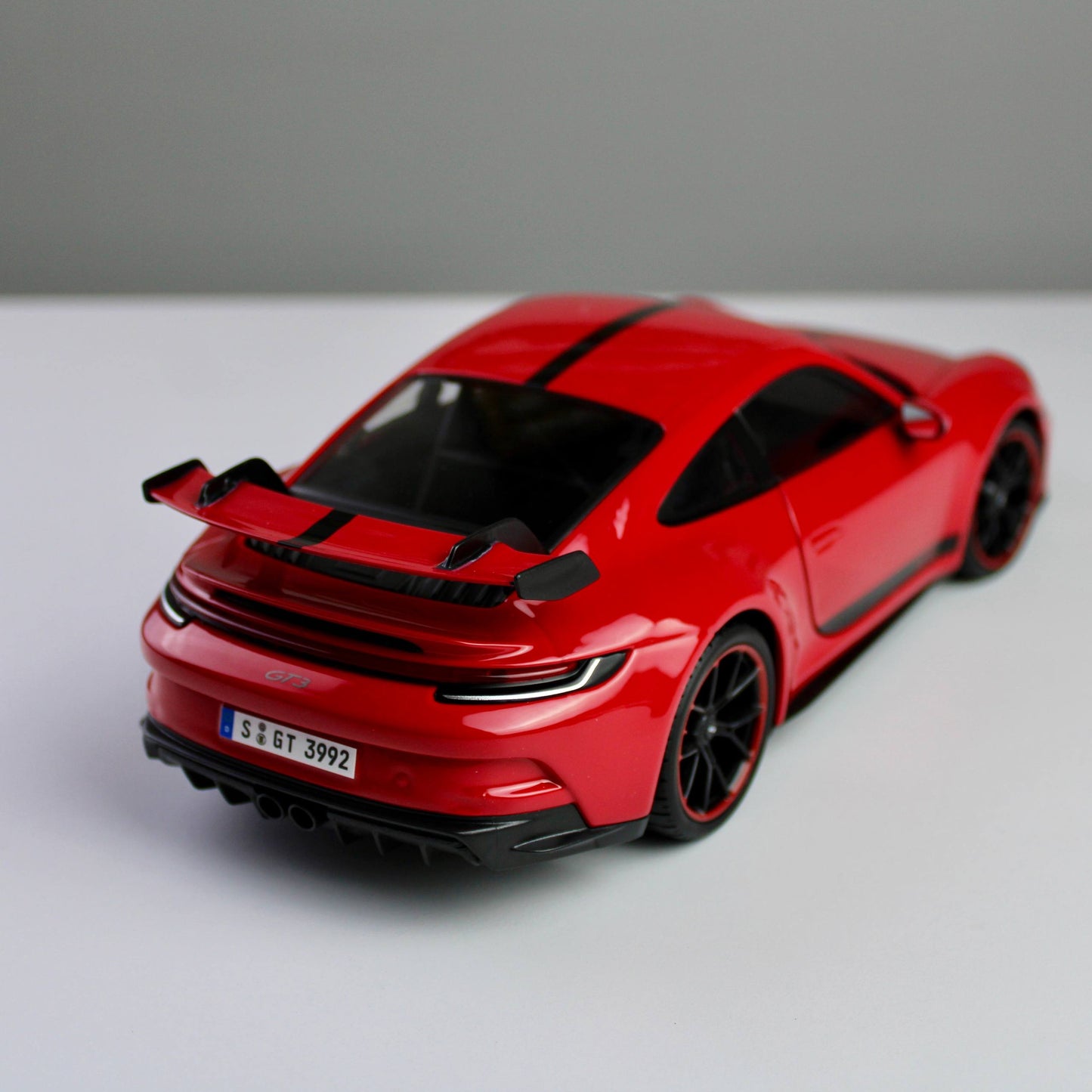 Maisto Porsche 911 GT3 (2022) 1:18 Die-Cast Model Car