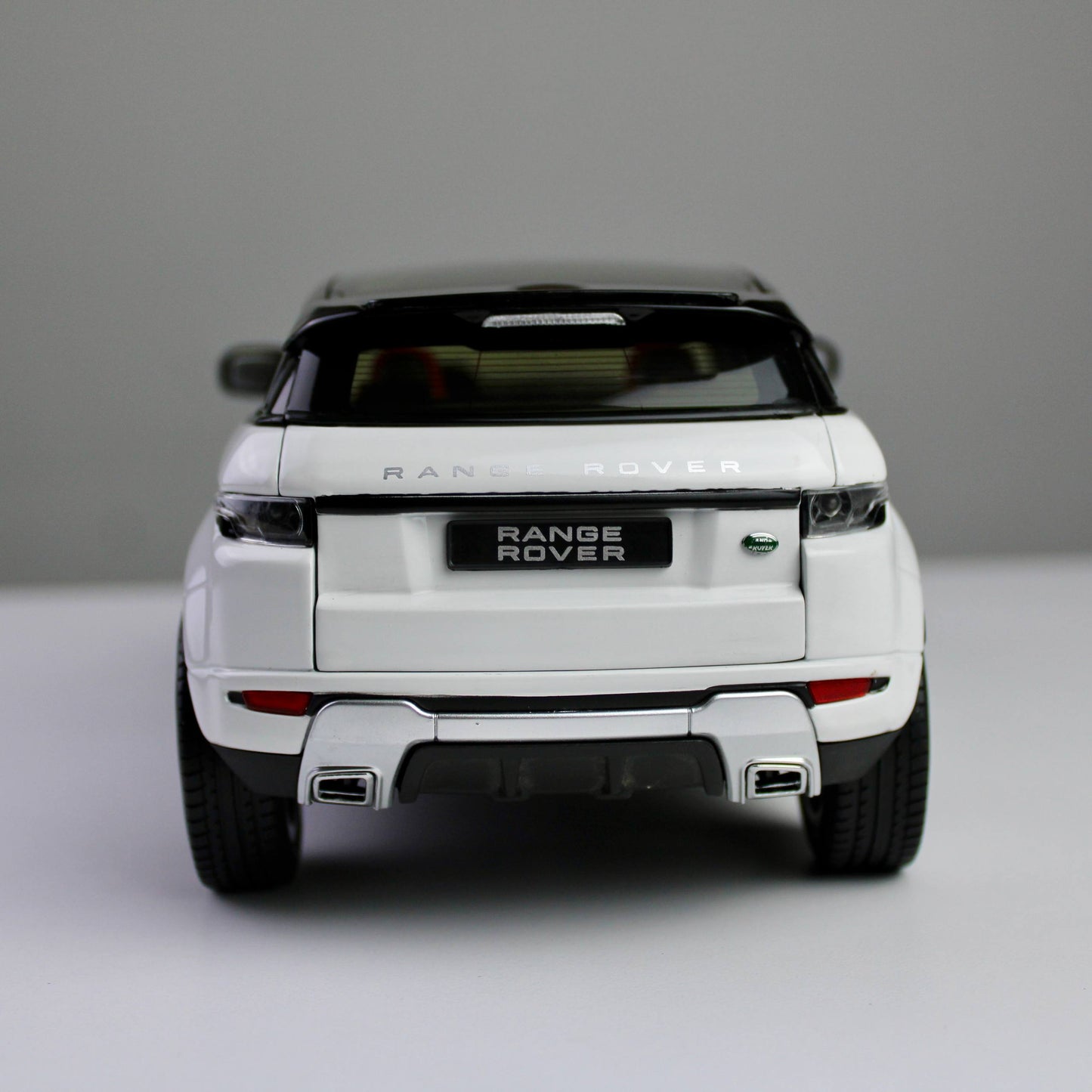 GT Autos Range Rover Evoque 1:18 Die-Cast Model – Premium SUV Edition