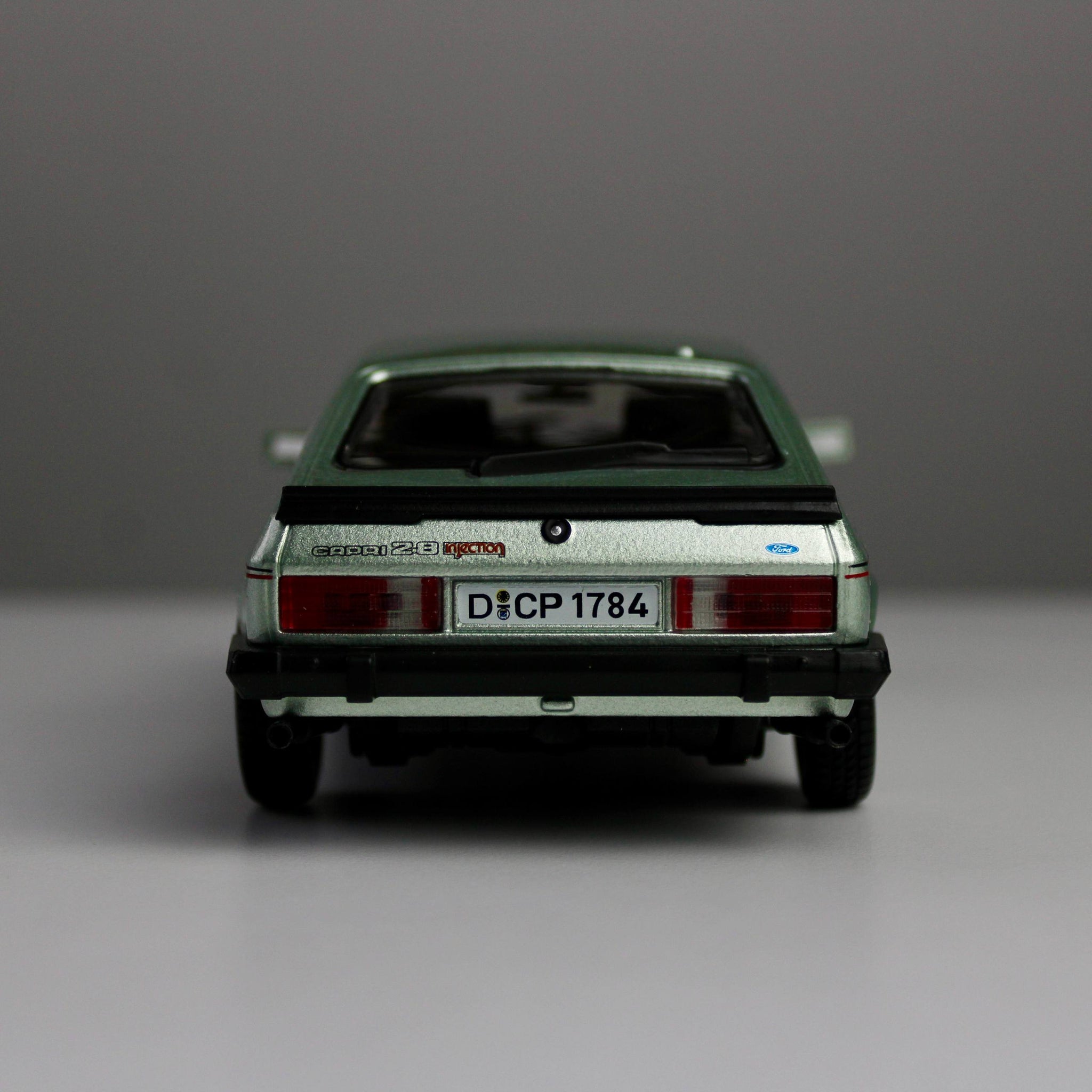 نموذج سيارة Bburago Ford Capri 1982 بمقياس 1:24 مصبوب - Star Collezione