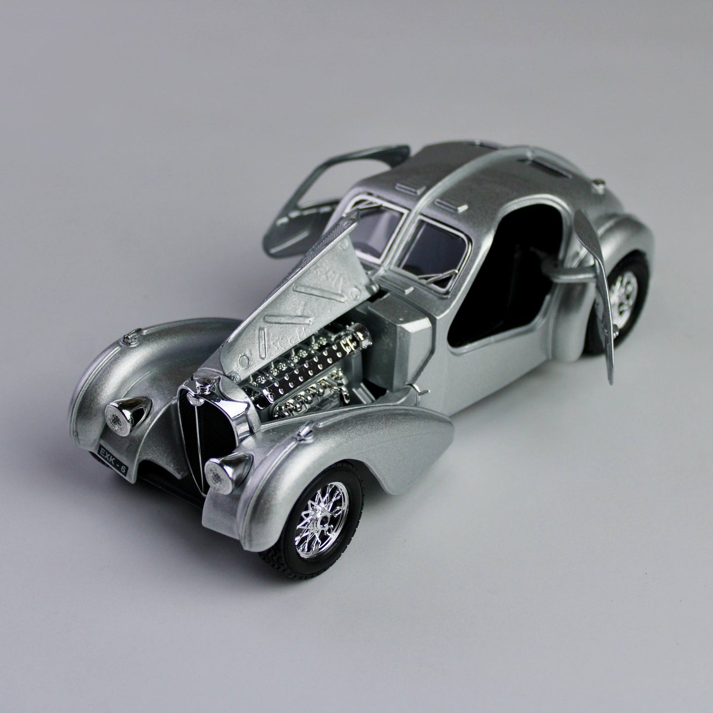 Bburago Bugatti Atlantic 1:24 Die-Cast Model Car – Star Collezione