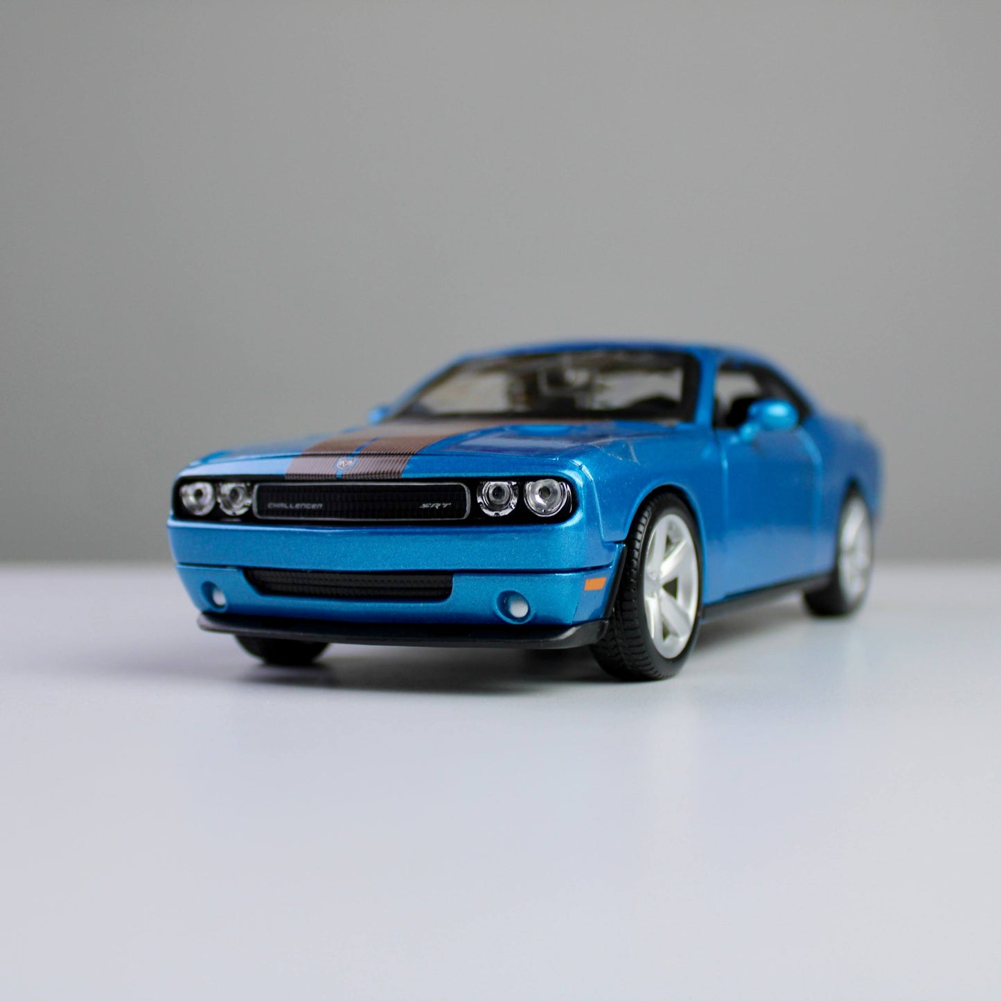 Maisto Dodge Challenger SRT8 2008 1:24 Die-Cast Model Car