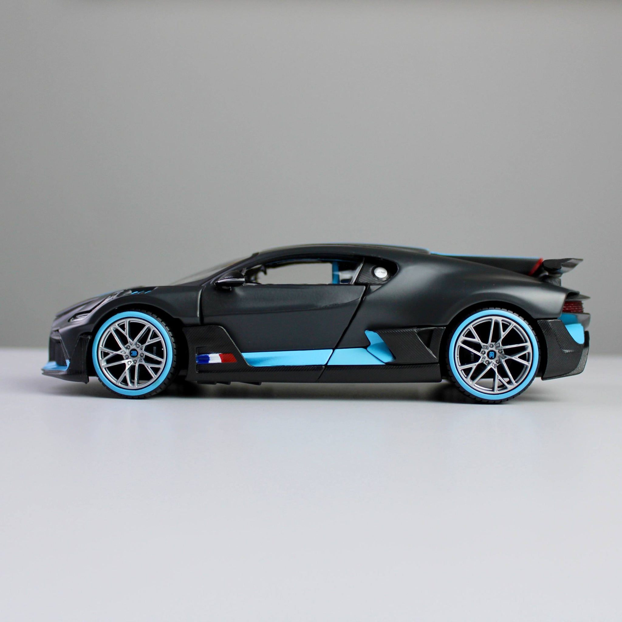 Maisto Bugatti Divo 1:24 Die-Cast Model Car