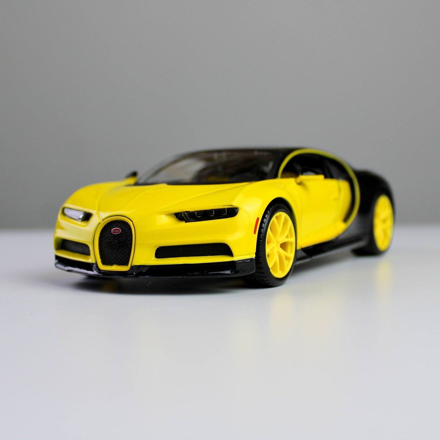 Maisto Bugatti Chiron 1:24 Die-Cast Model Car