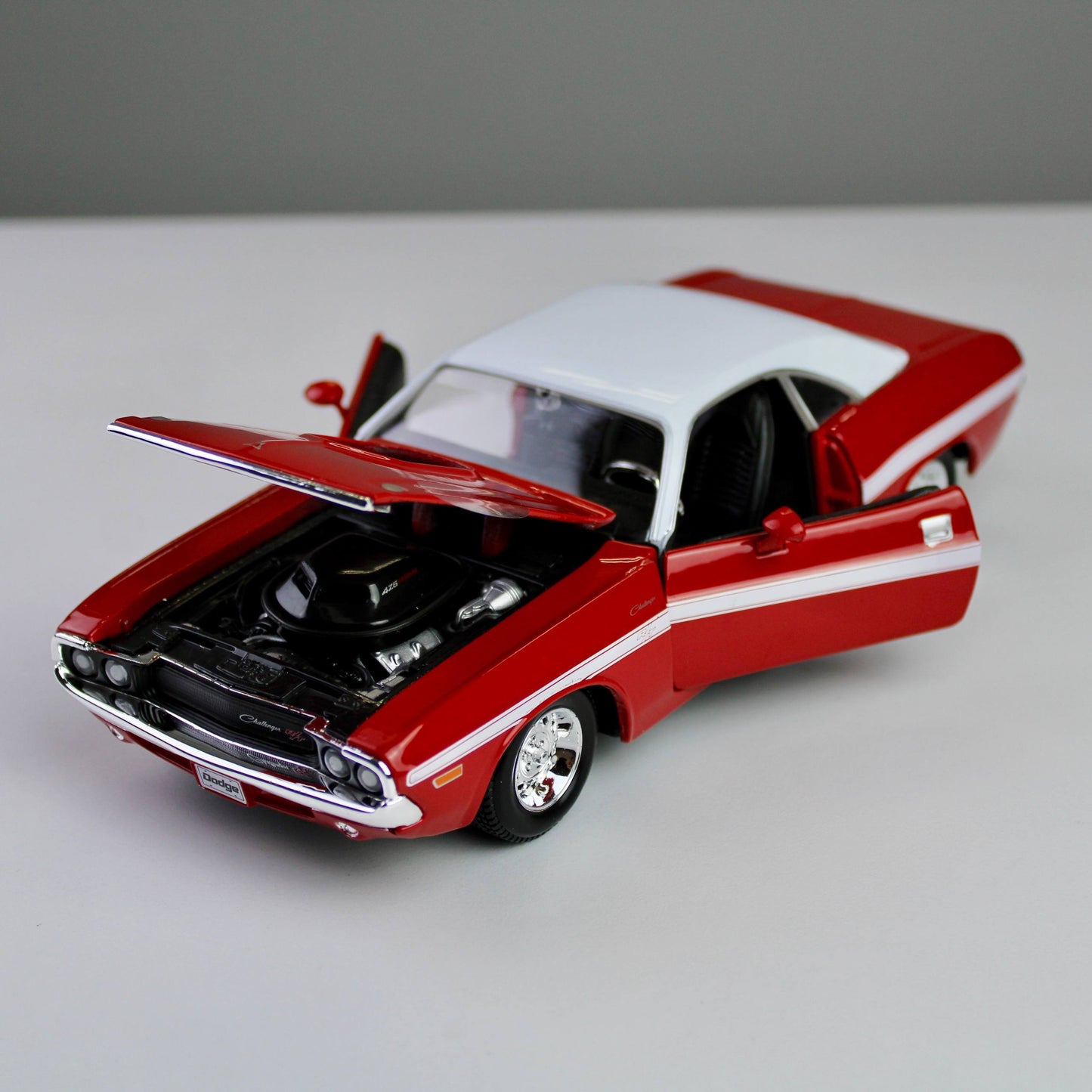 Maisto Dodge Challenger R/T Coupe 1970 1:24 Die-Cast Model Car