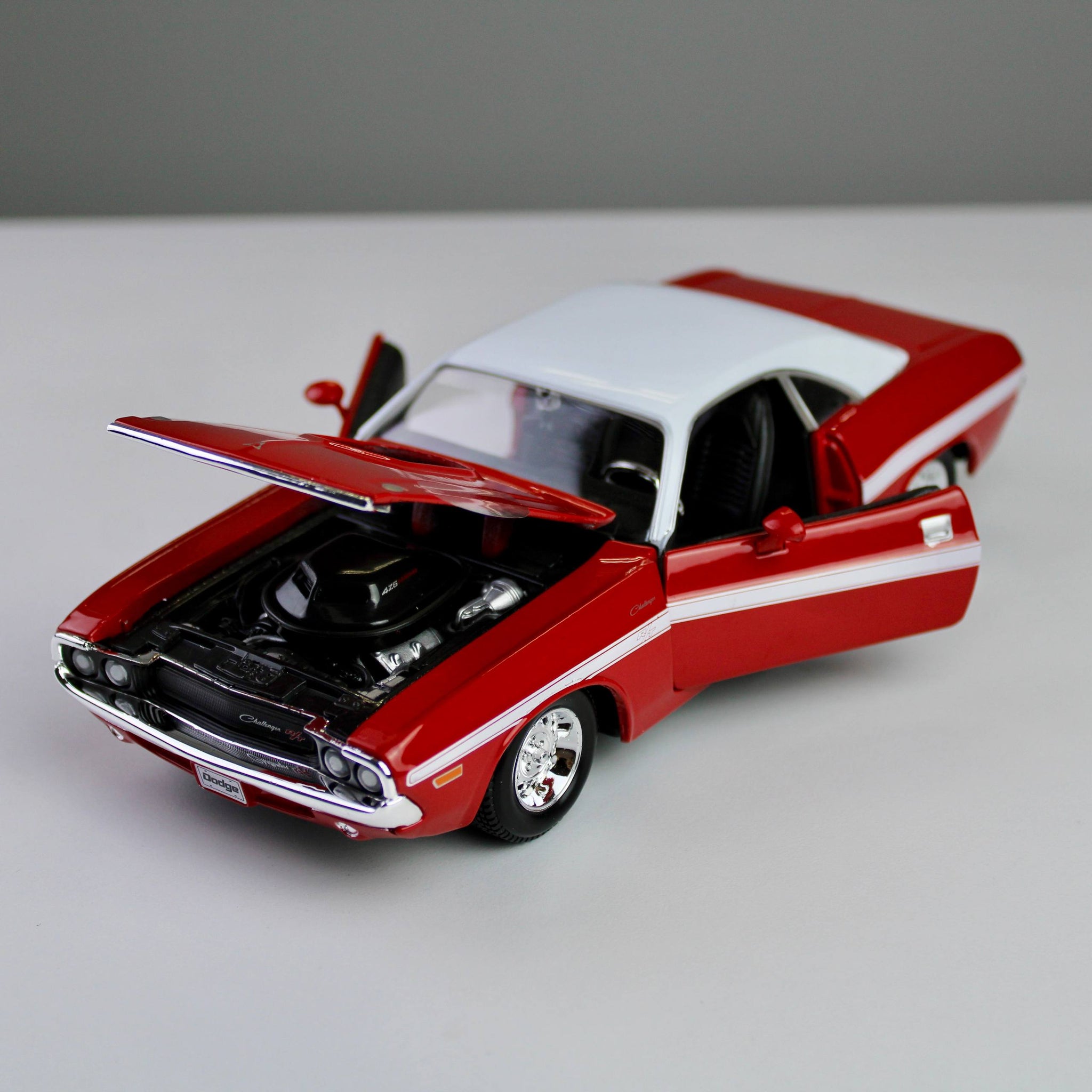 Maisto Dodge Challenger R/T Coupe 1970 1:24 Die-Cast Model Car