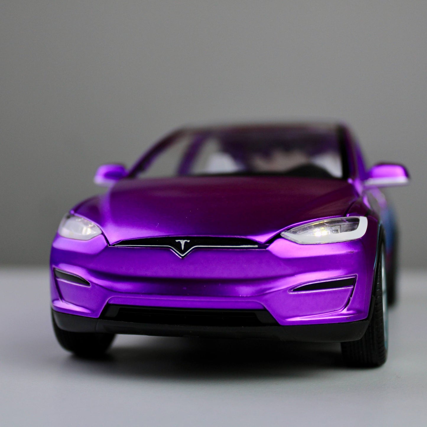 Tesla Model X 1:24 Die-Cast Model Car