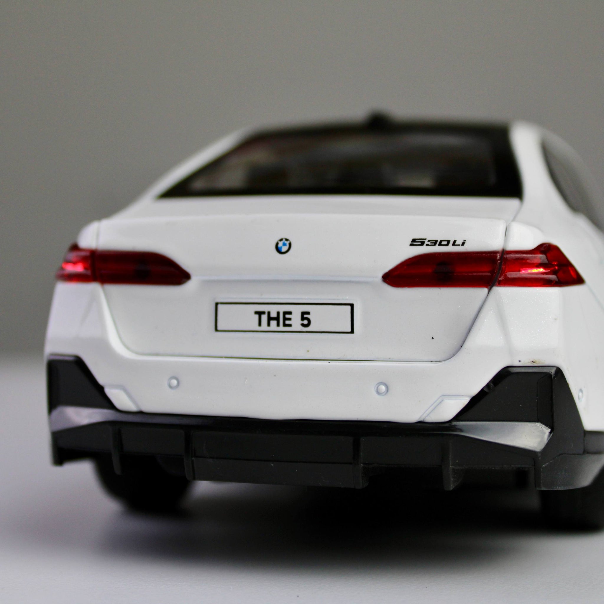 BMW 530Li 1:24 Die-Cast Model Car