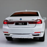 BMW 760Li Luxury Edition – 1:24 Die-Cast Model with Light & Sound