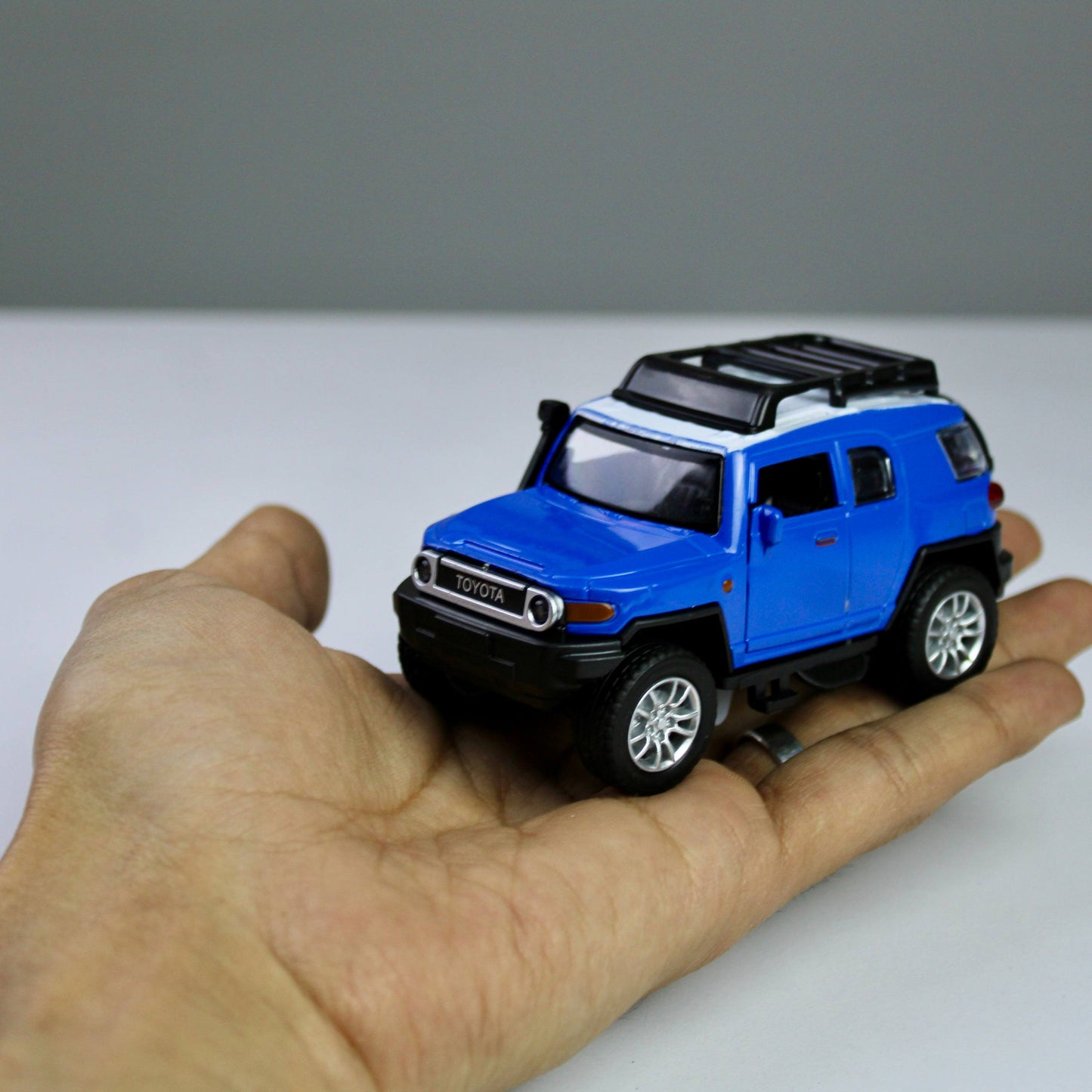 Toyota FJ Cruiser Diecast Model 1:38