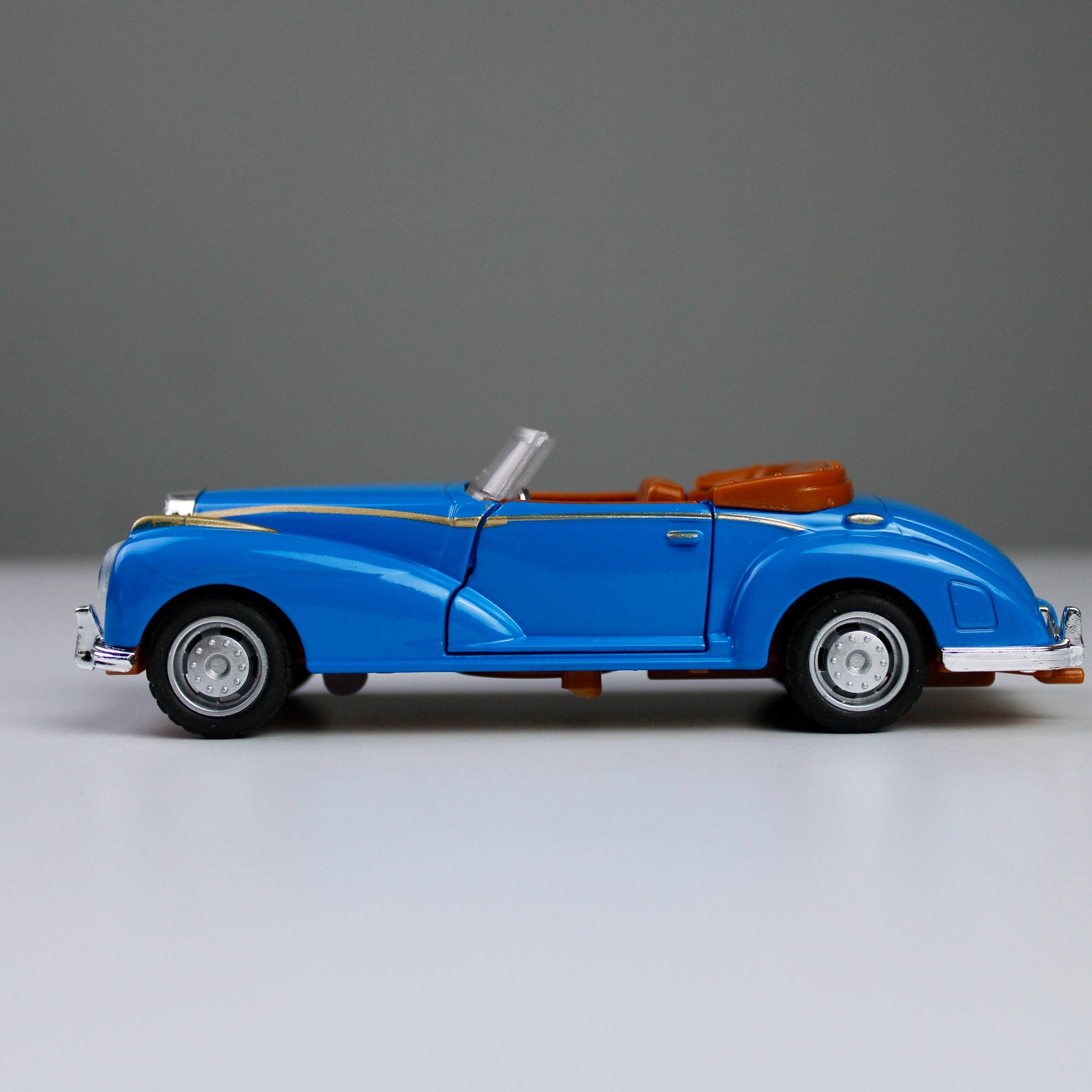 Vintage Classic Die-Cast Model Car – 1:32 Scale