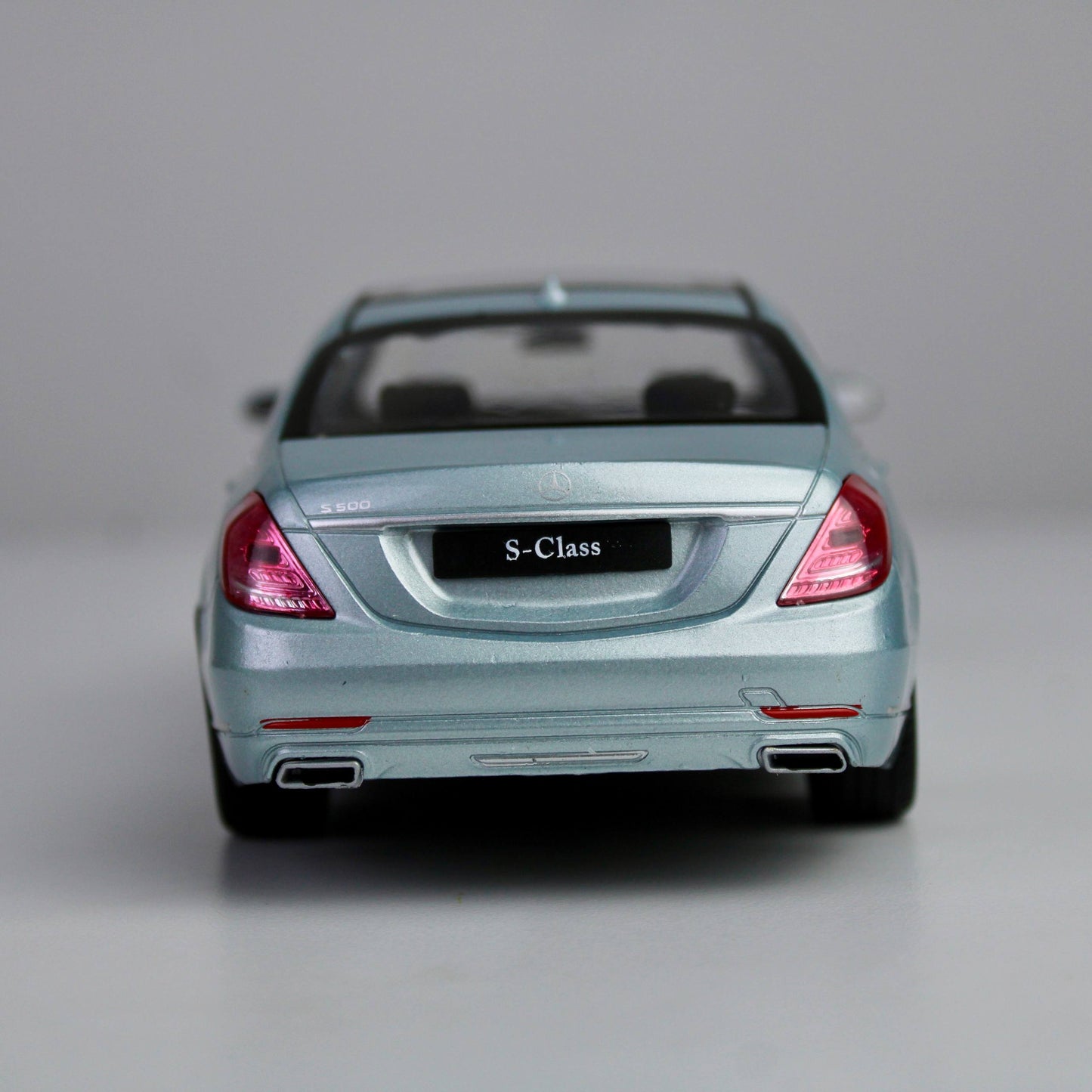 Welly Mercedes-Benz S-Class 1:24 Die-Cast Model Car