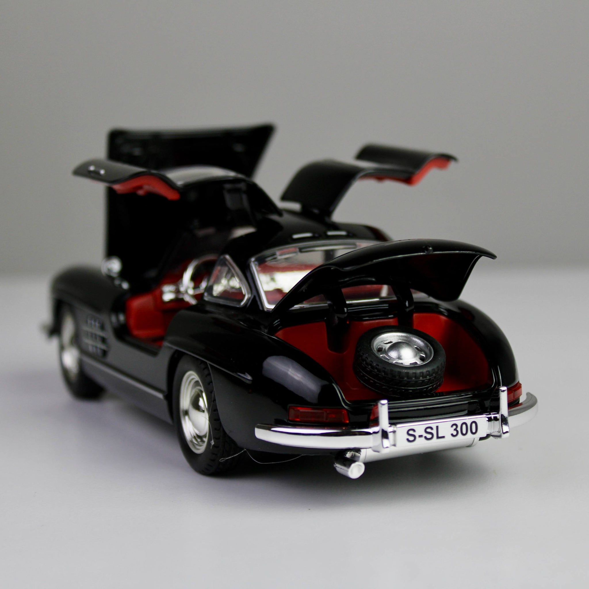 Mercedes-Benz 300 SL Die-Cast Model – Opening Doors, Lights & Sounds