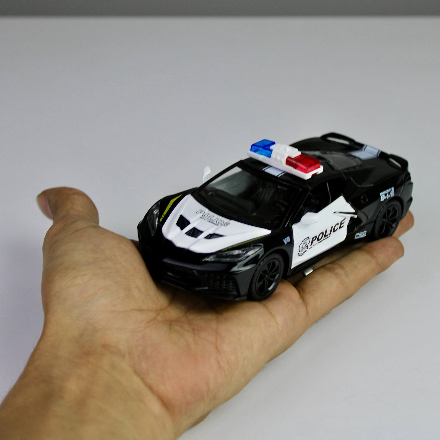 Police Sports Car Die-Cast 1:28 – Metal Model with Lights & Siren Sounds