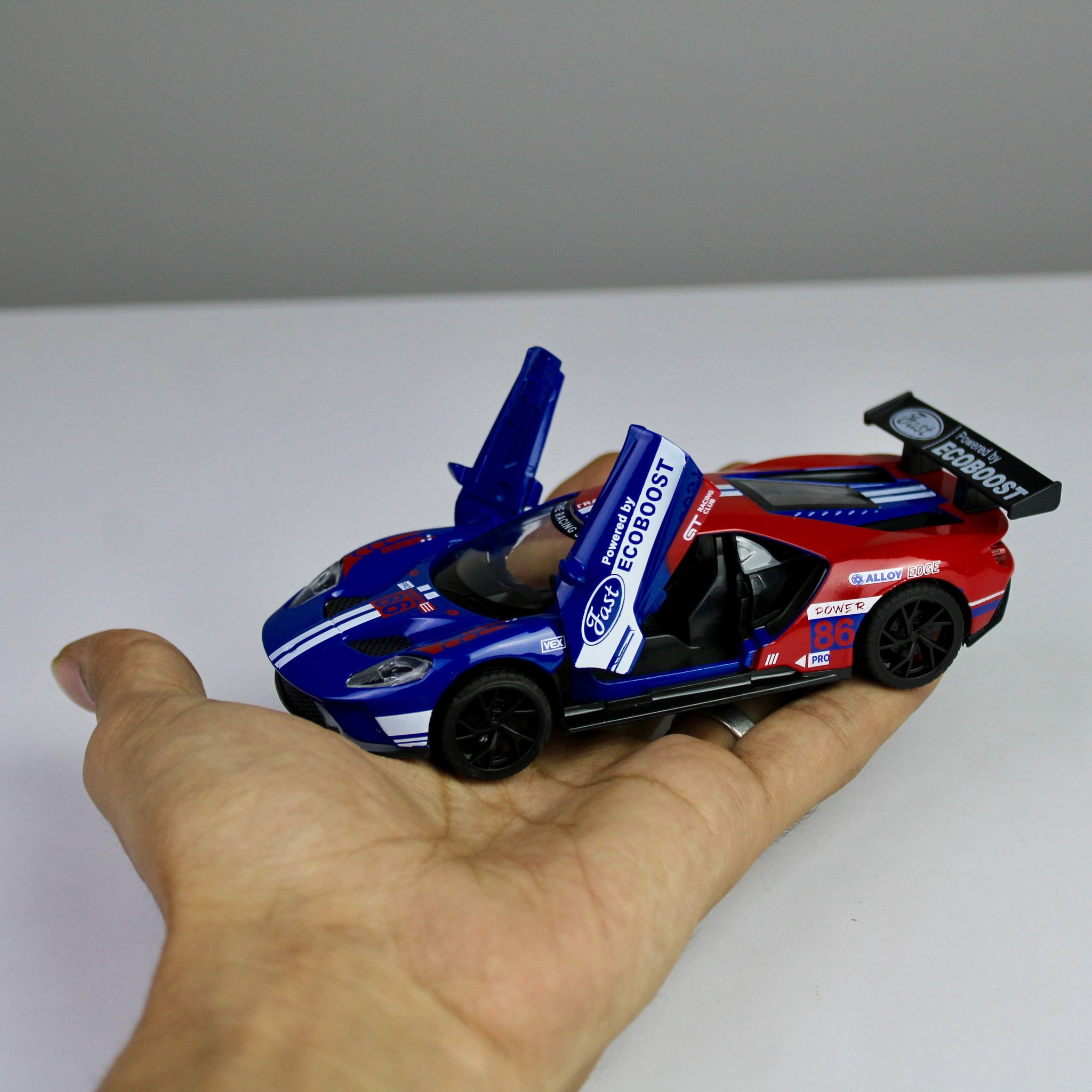 Ford GT-Inspired Racing Car Die-Cast 1:28 – Metal Model with Lights & Sounds
