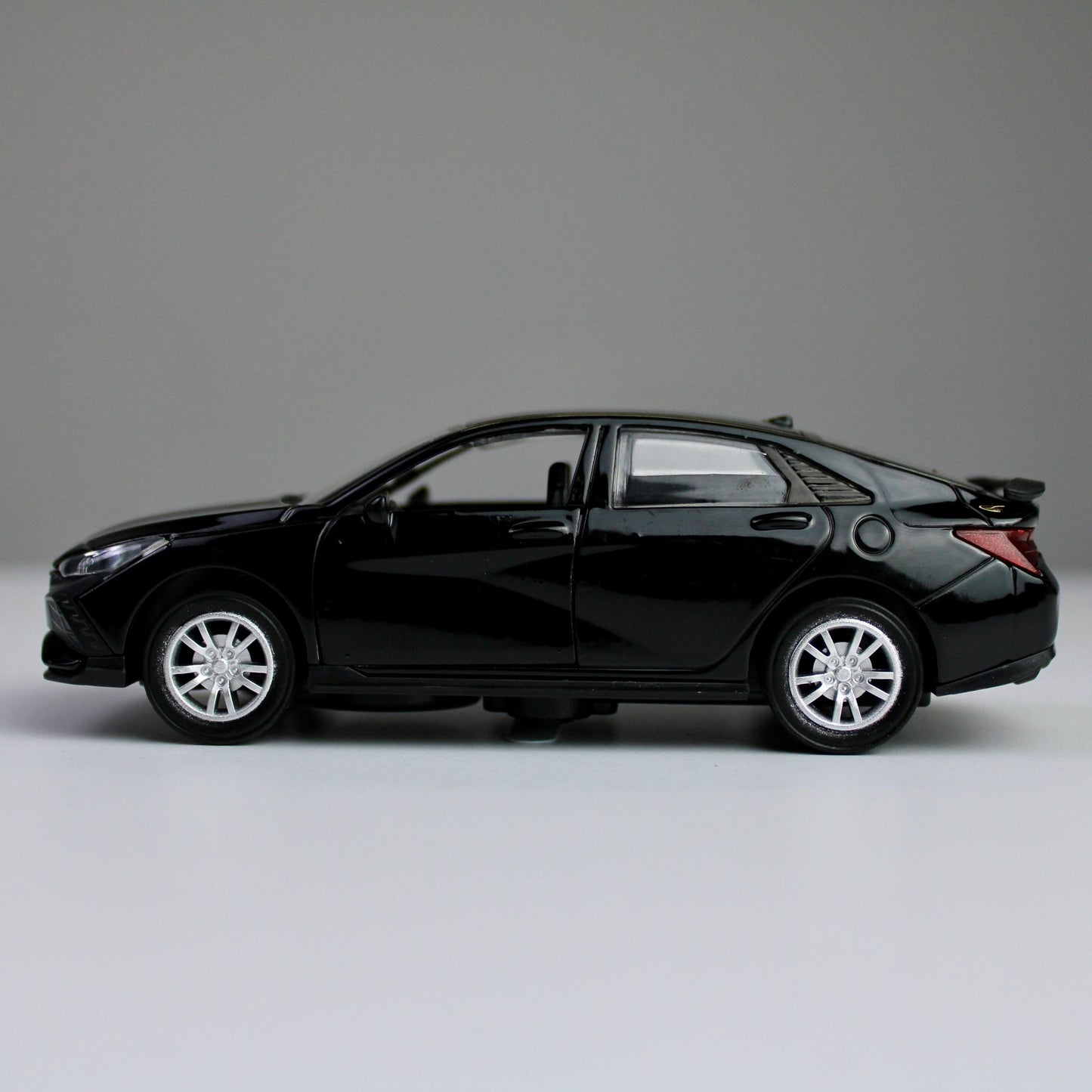 Hyundai Elantra Diecast Model 1:38