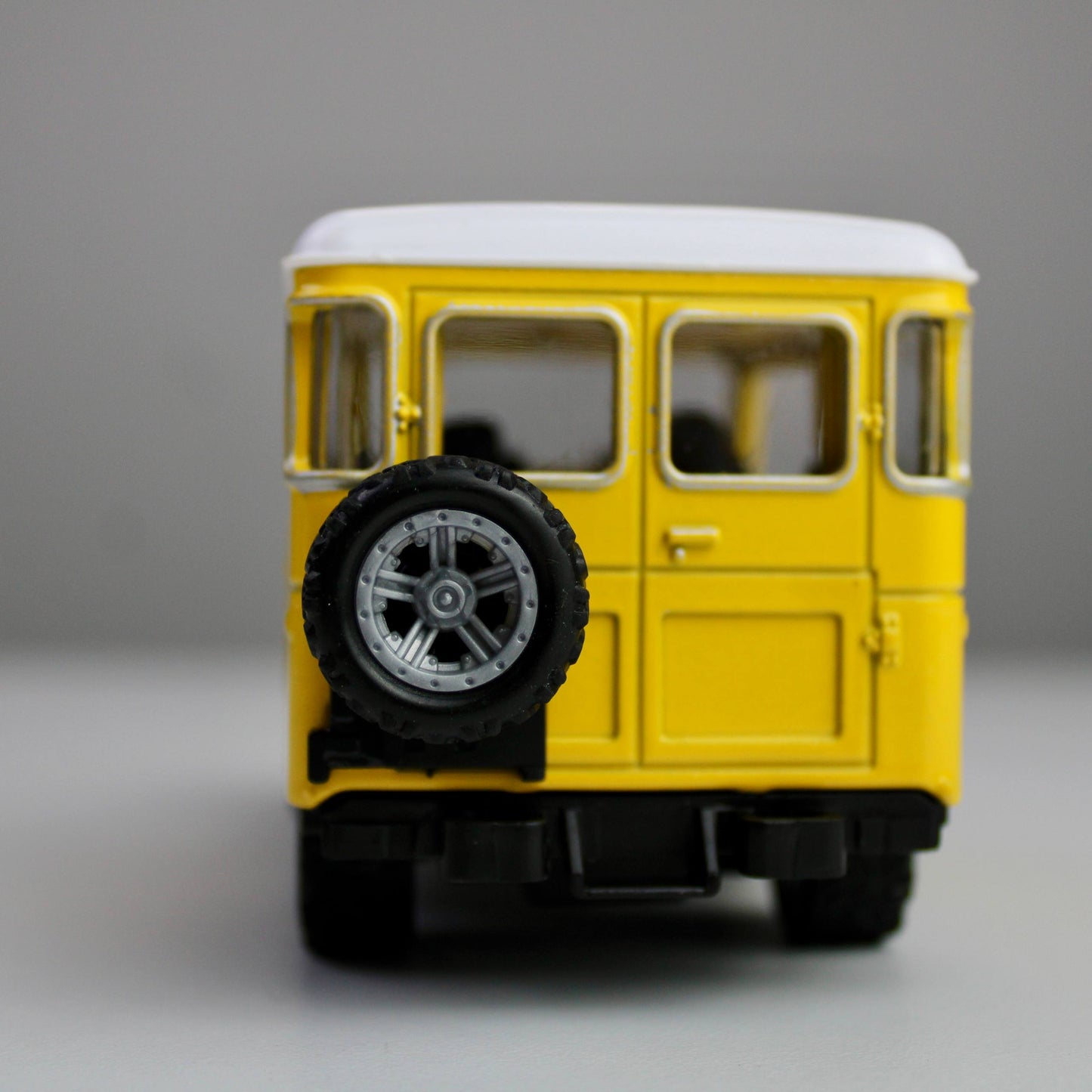 Toyota FJ40 Diecast Model 1:38