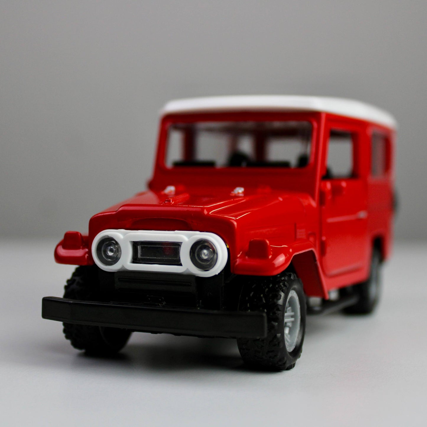 Toyota FJ40 Diecast Model 1:38