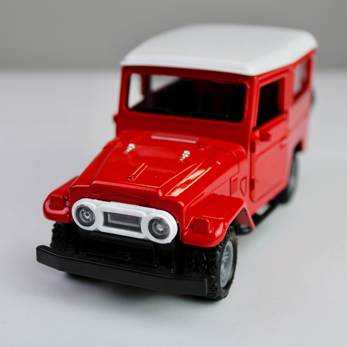 Toyota FJ40 Diecast Model 1:38