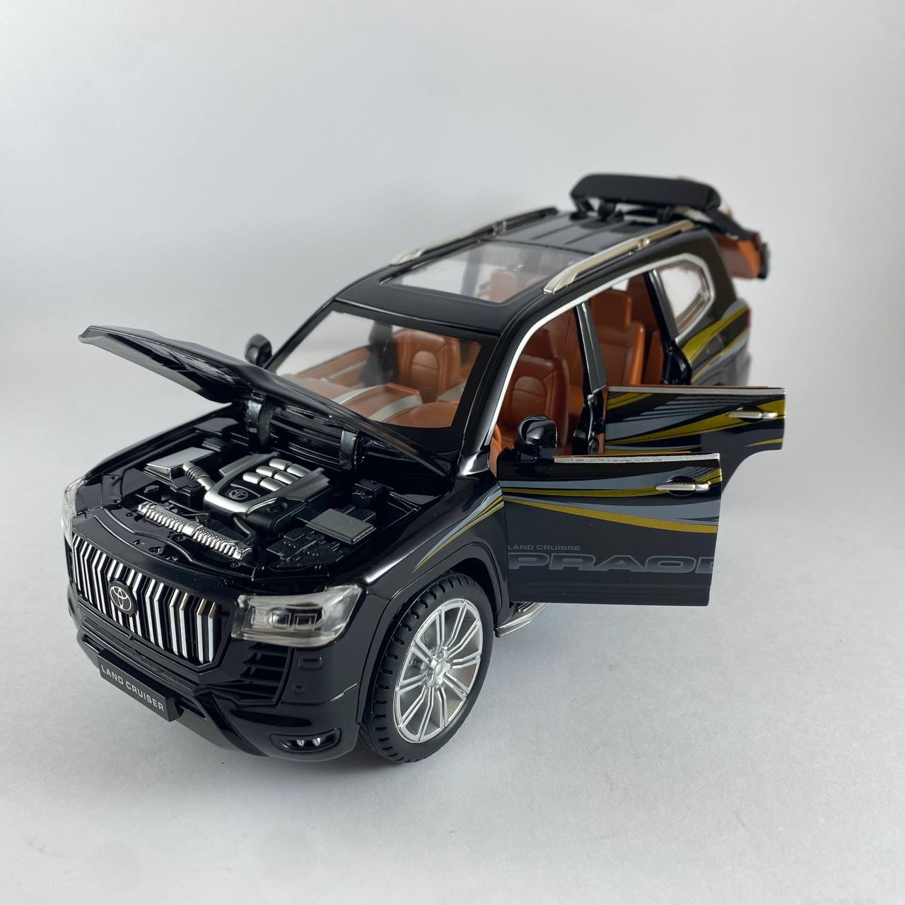 Toyota Land Cruiser 1:24 Scale Die-Cast Model Car