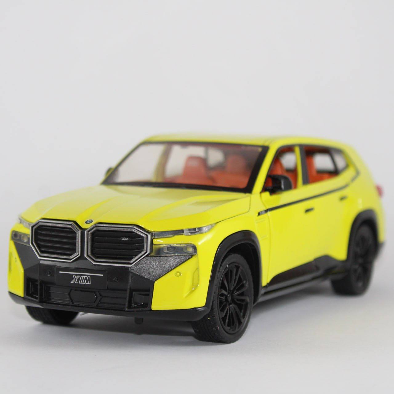 BMW XM – 1:24 Scale Die-Cast Model