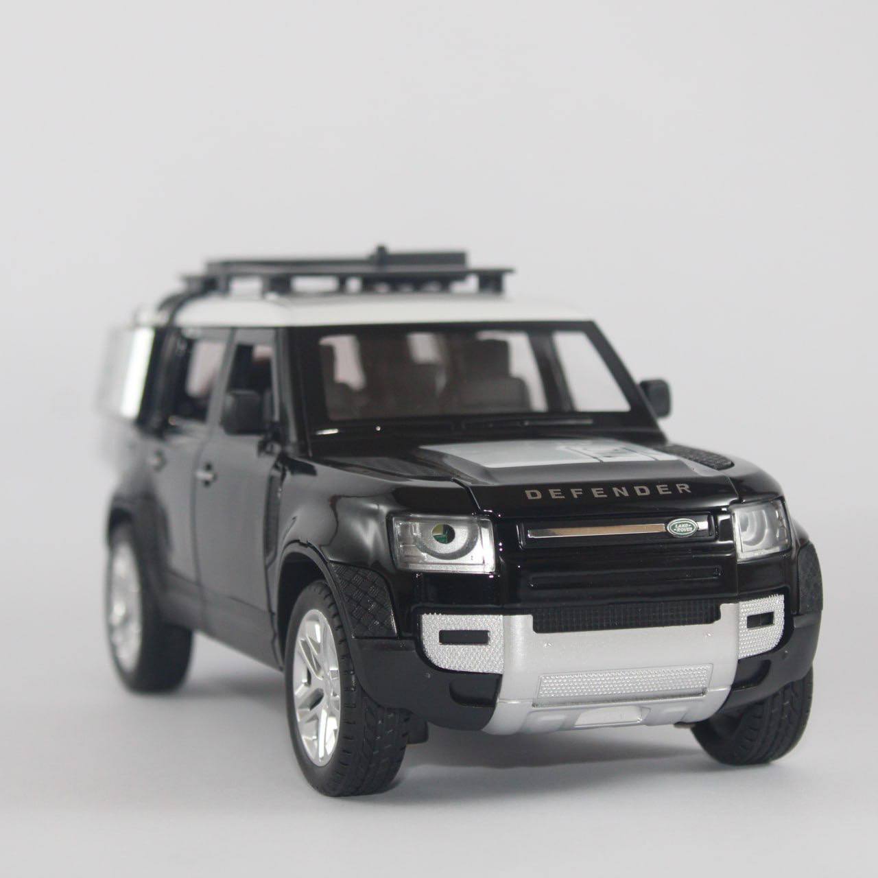 Land Rover Defender Die-cast Model Car – 1:24 Scale