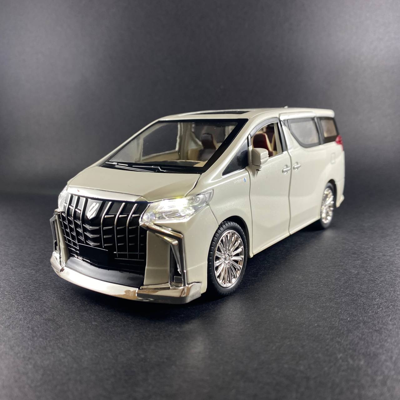 Toyota Alphard 1:24 Die-Cast Model Car