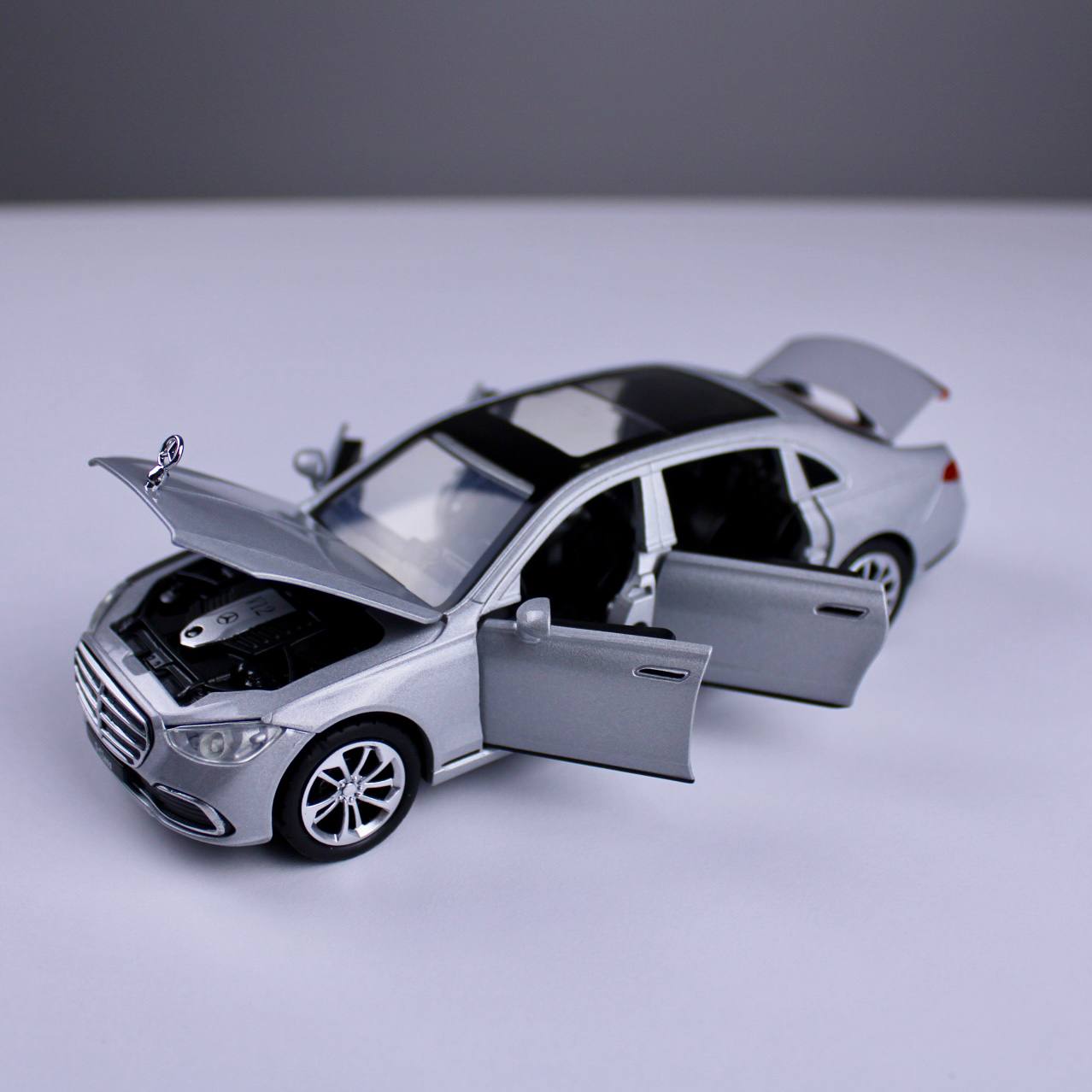 Mercedes-Benz S400 Diecast Model – 1:32 Scale