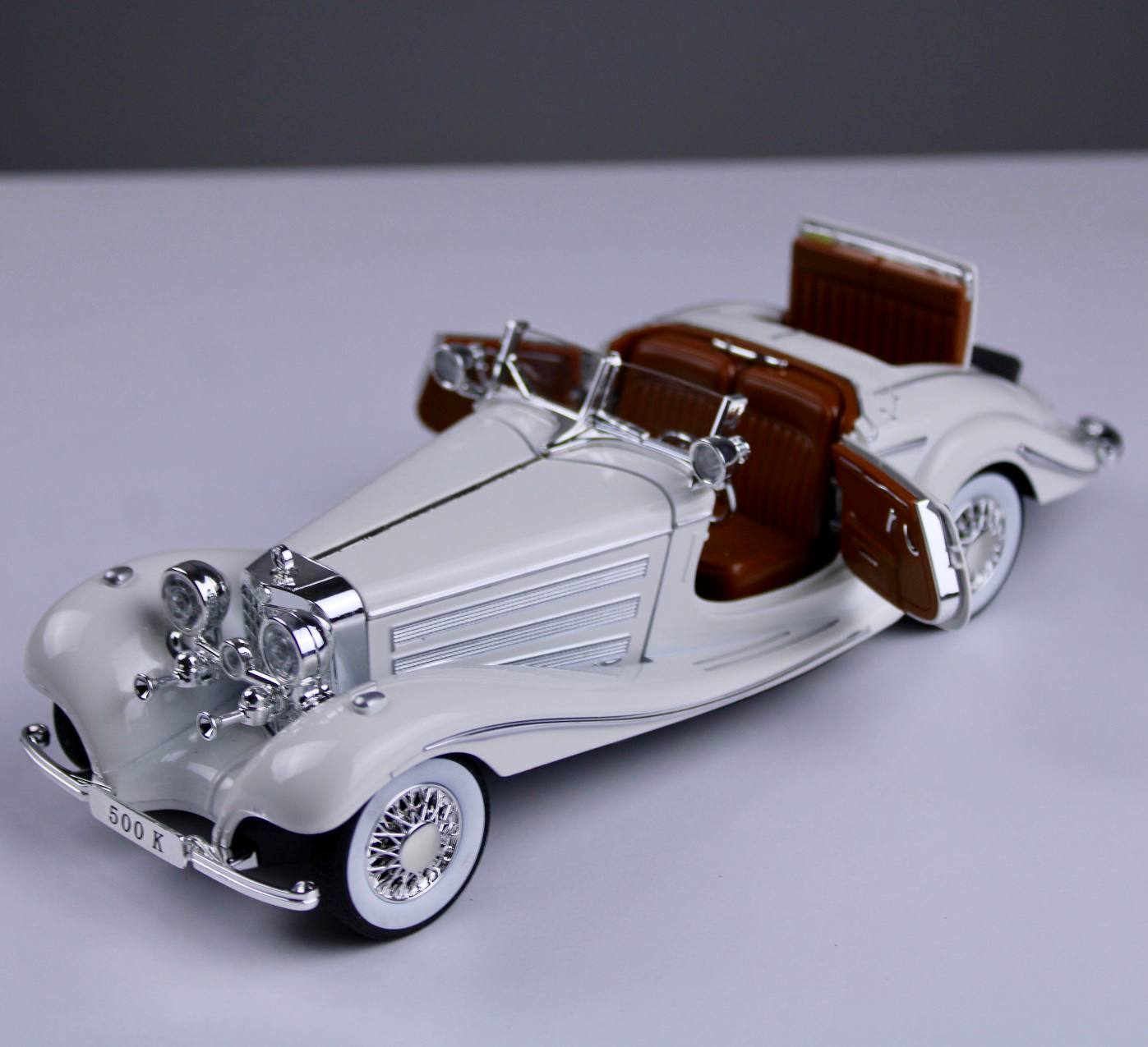 Mercedes Classic 500K 1:24 Scale Die-Cast Model Car