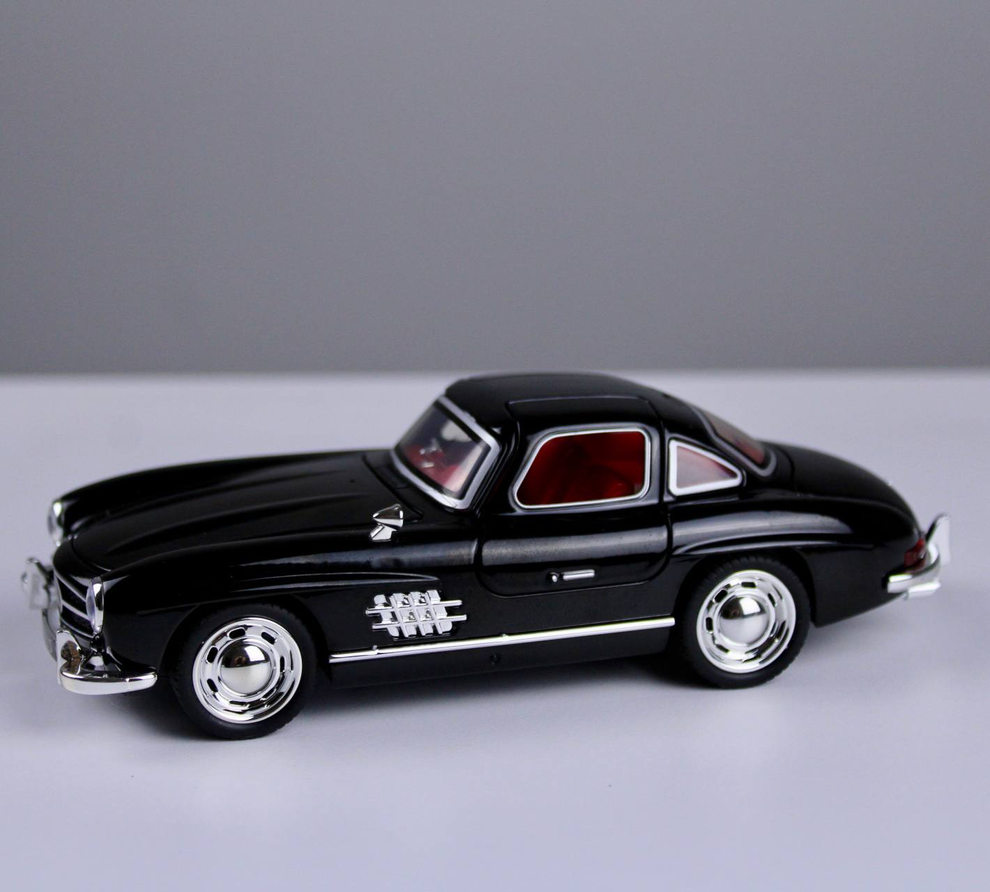 Mercedes-Benz 300SL 1:32 Scale Die-Cast Model Car