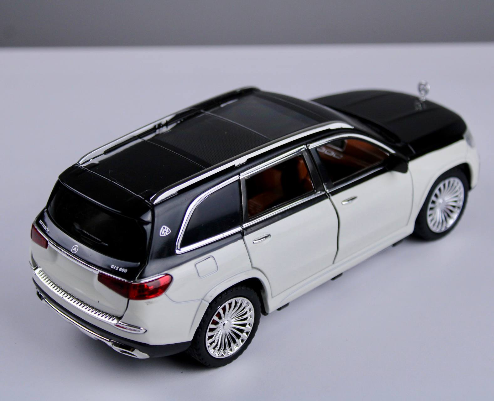 Mercedes Maybach GLS 600 Model Car – 1:24 Scale