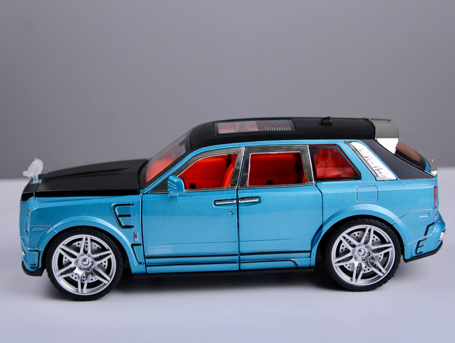 Rolls Royce Cullinan Mansory Model Car – 1:24 Scale