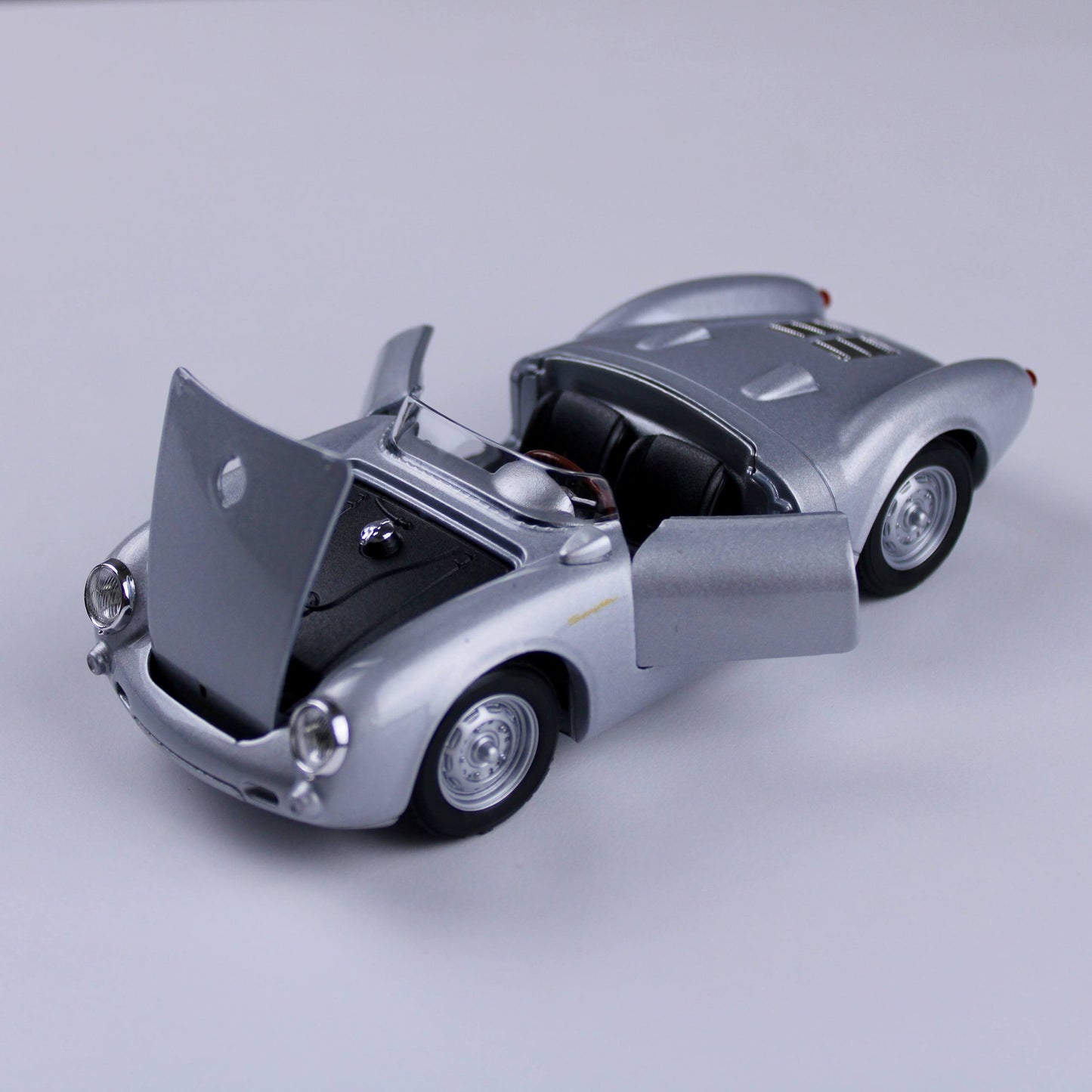 Porsche 550 Spyder 1955 Die-Cast Model – Welly Scale 1:24