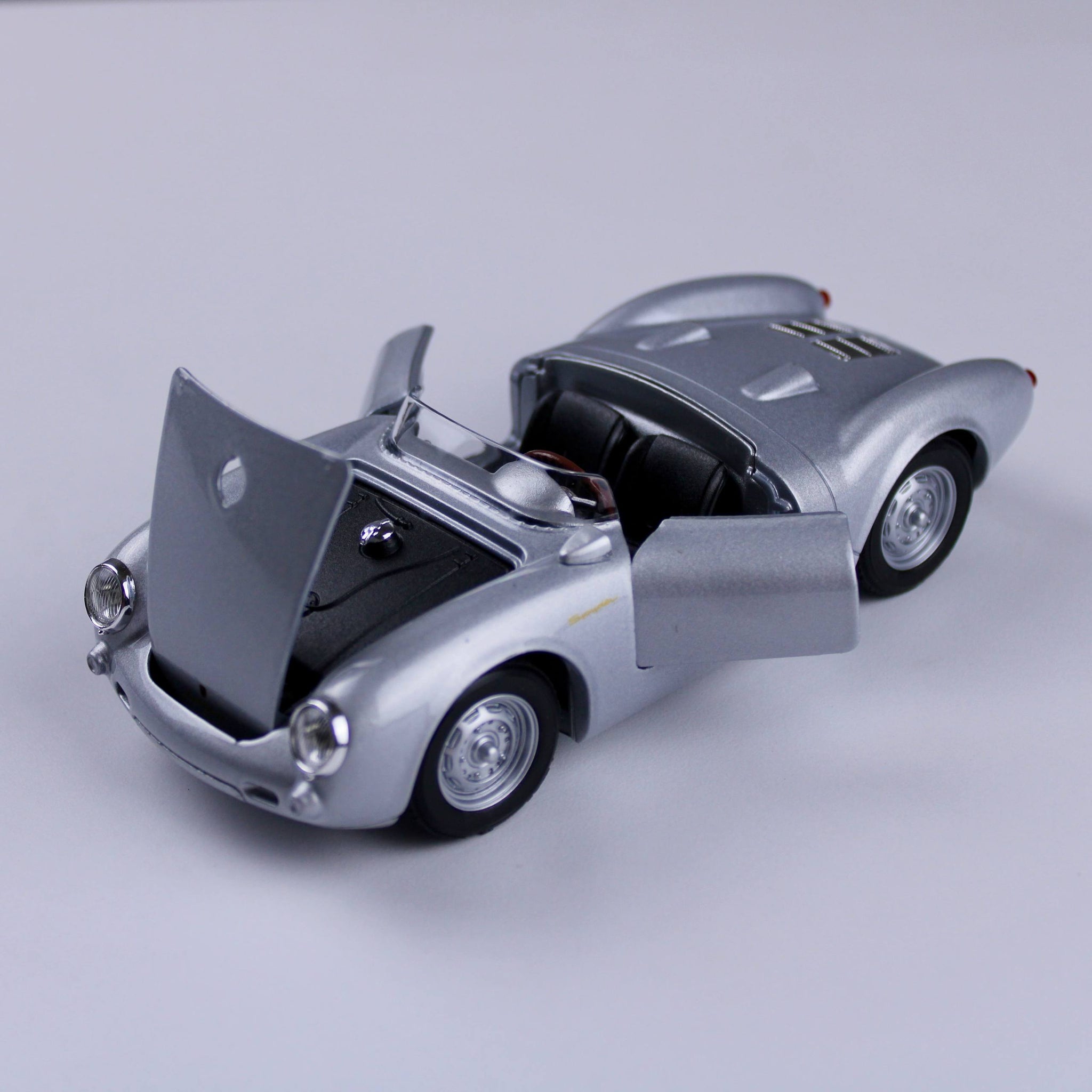Porsche 550 Spyder 1955 Die-Cast Model – Welly Scale 1:24