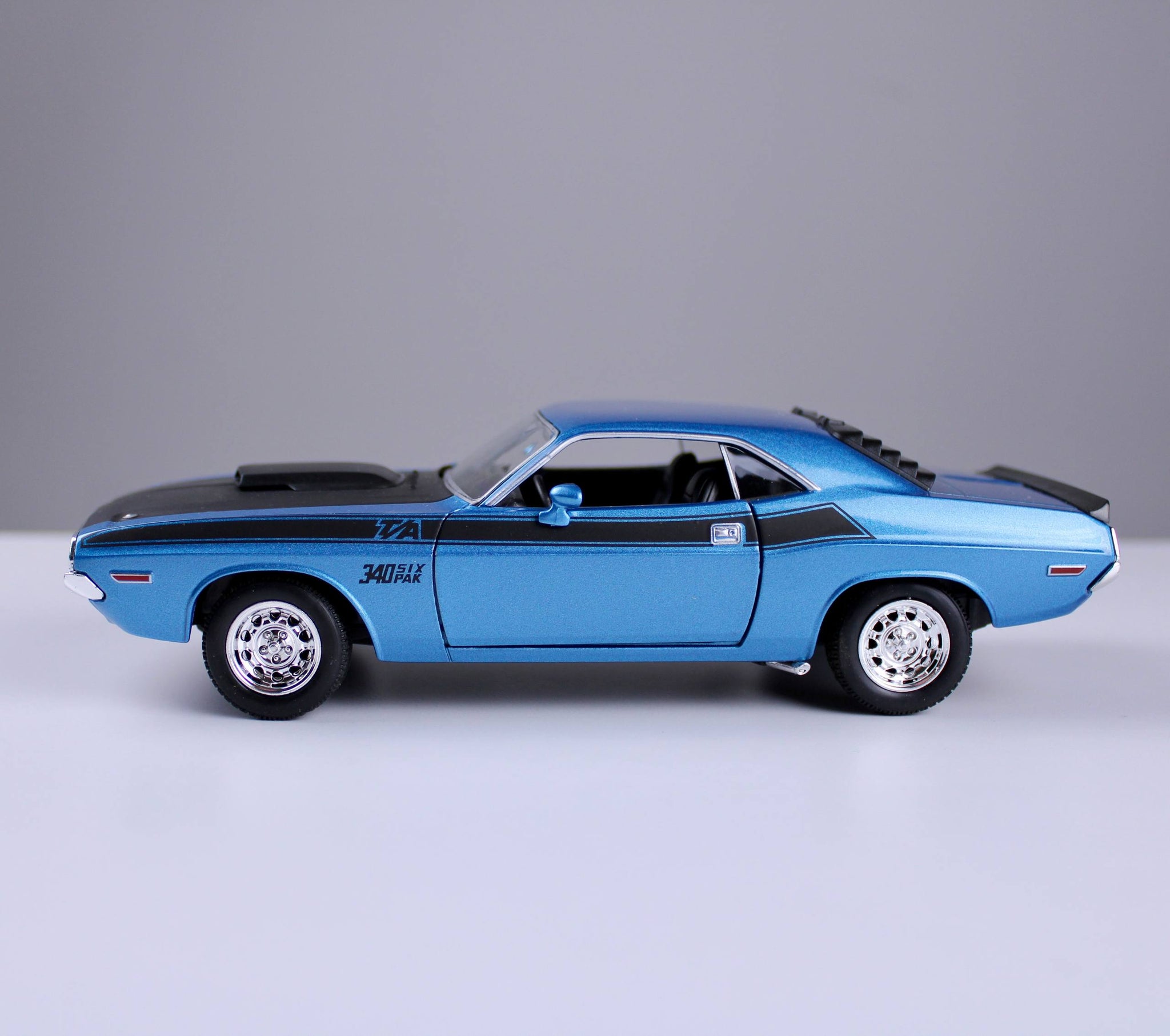 Dodge Challenger Die-Cast Model – Welly NEX Models