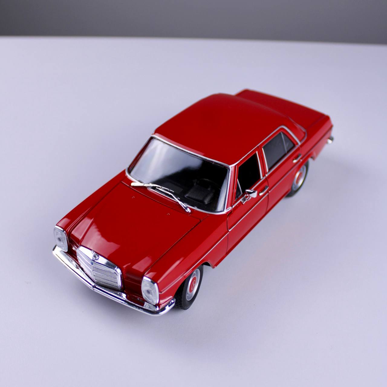 Mercedes-Benz 220 Die-Cast Model - Red