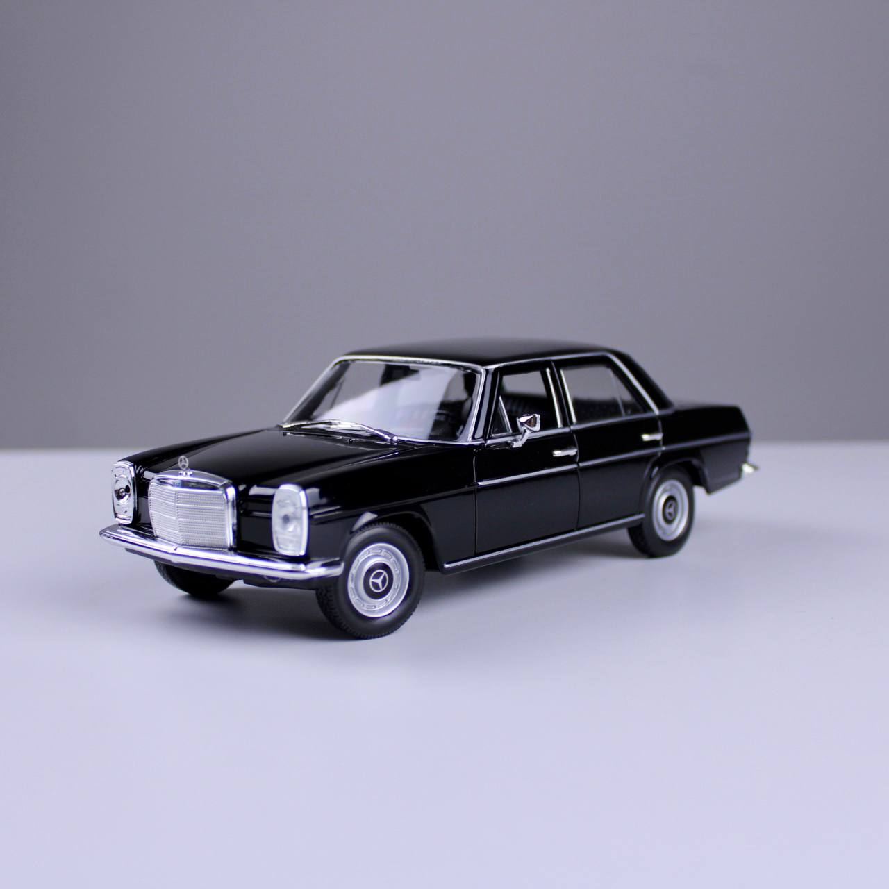 Mercedes-Benz 220 Die-Cast Model – Black