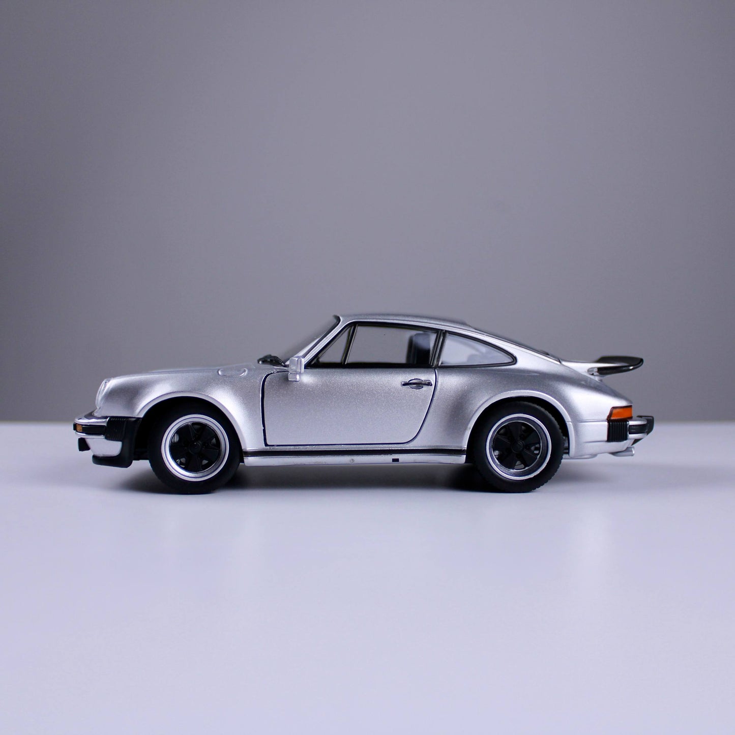 Porsche 911 Turbo Die-Cast Model – Silver