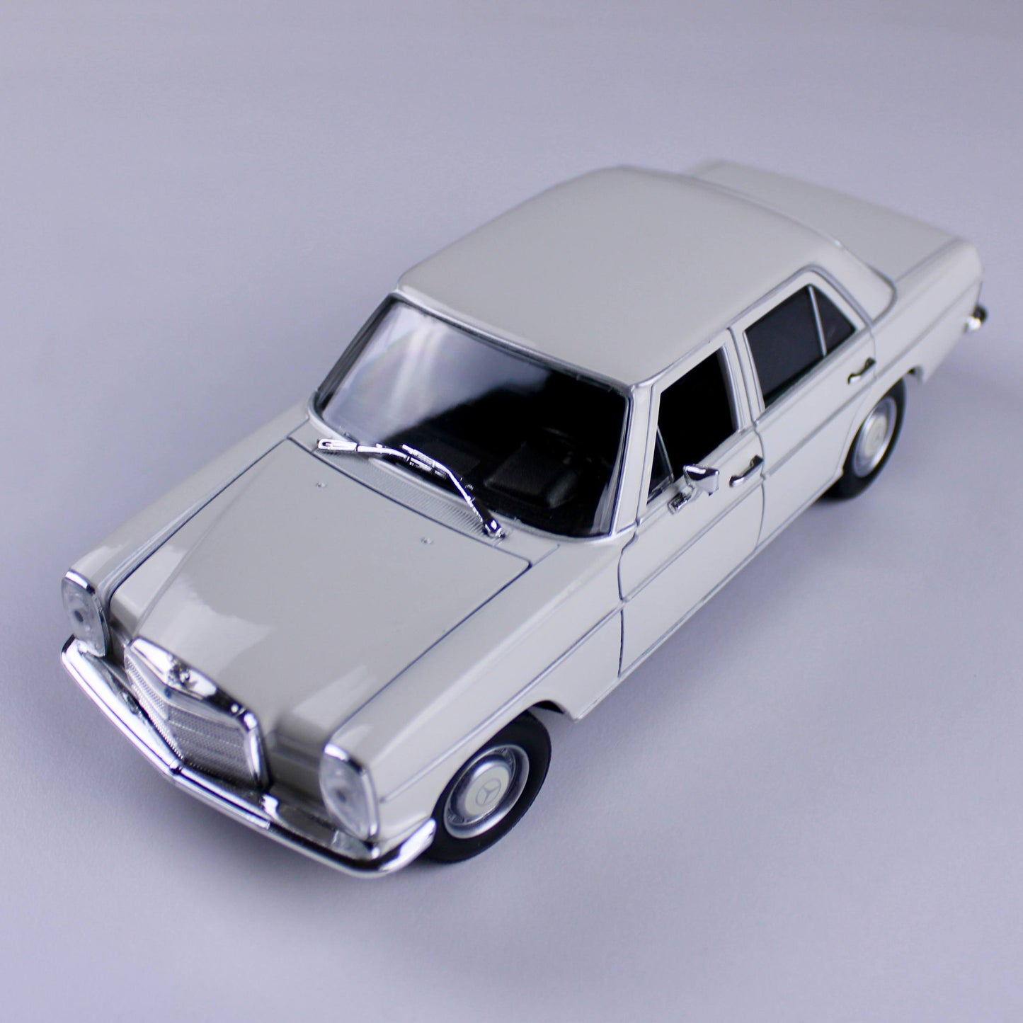 Mercedes-Benz 220 Die-Cast Model – White
