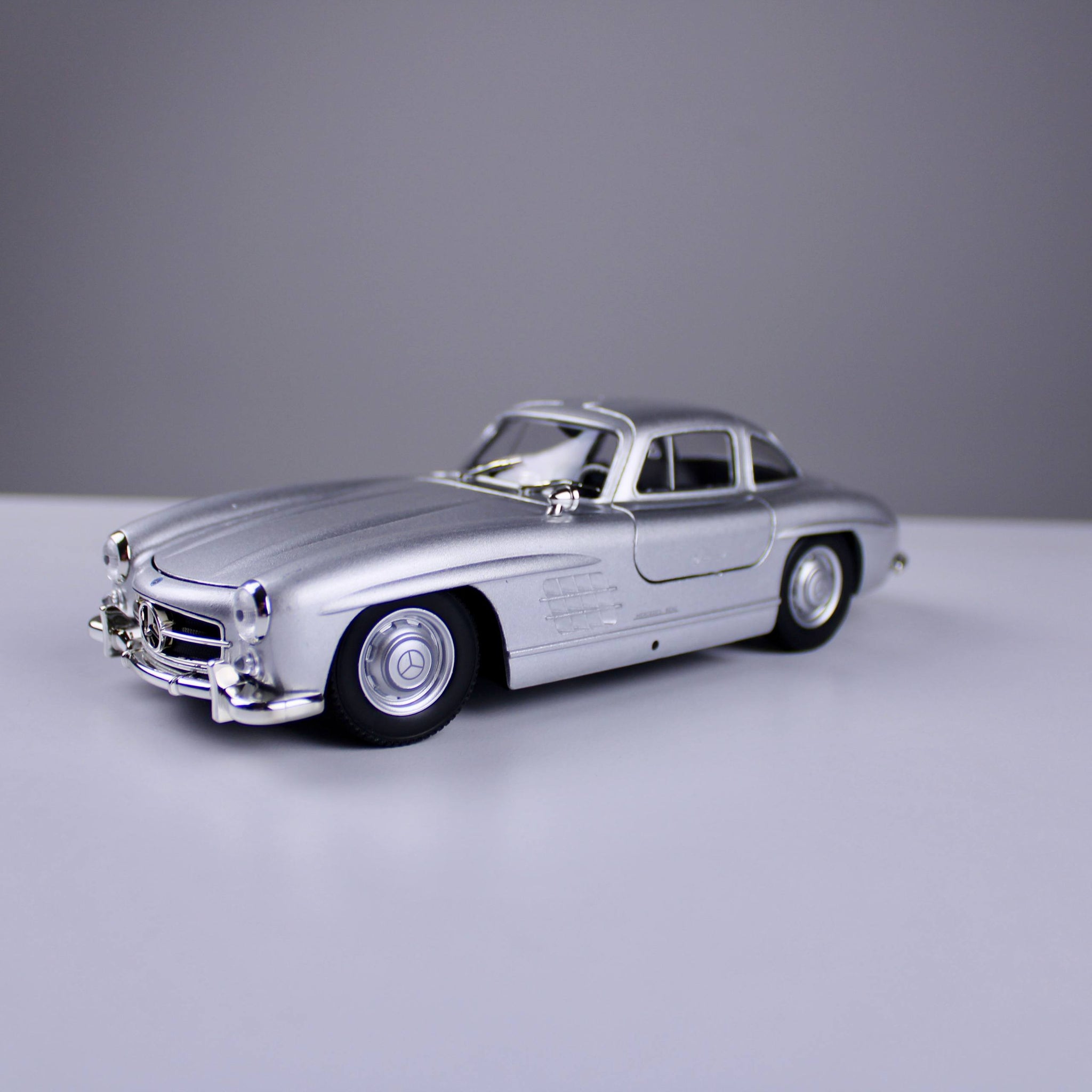 Mercedes Benz 300SL Die-Cast Model – Silver