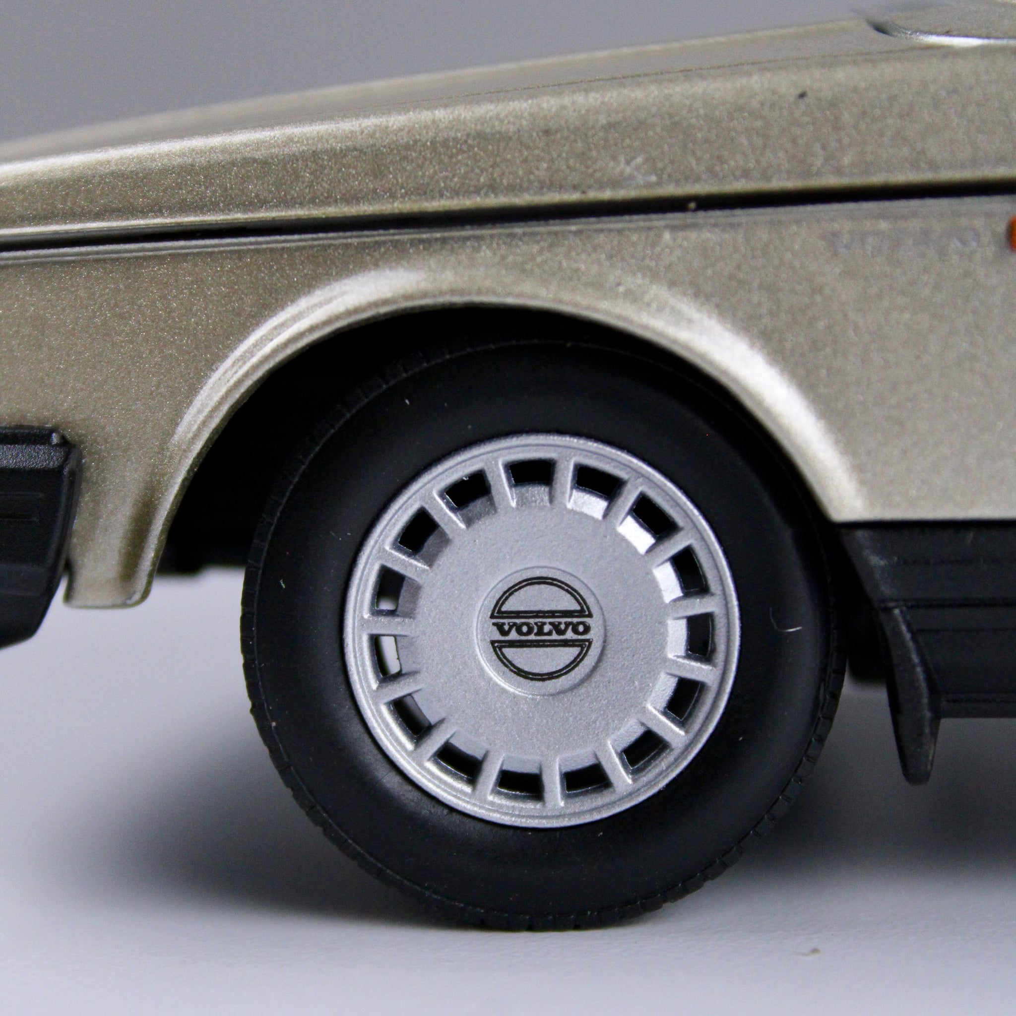 Volvo 240 GL Die-Cast Model – Champagne Color