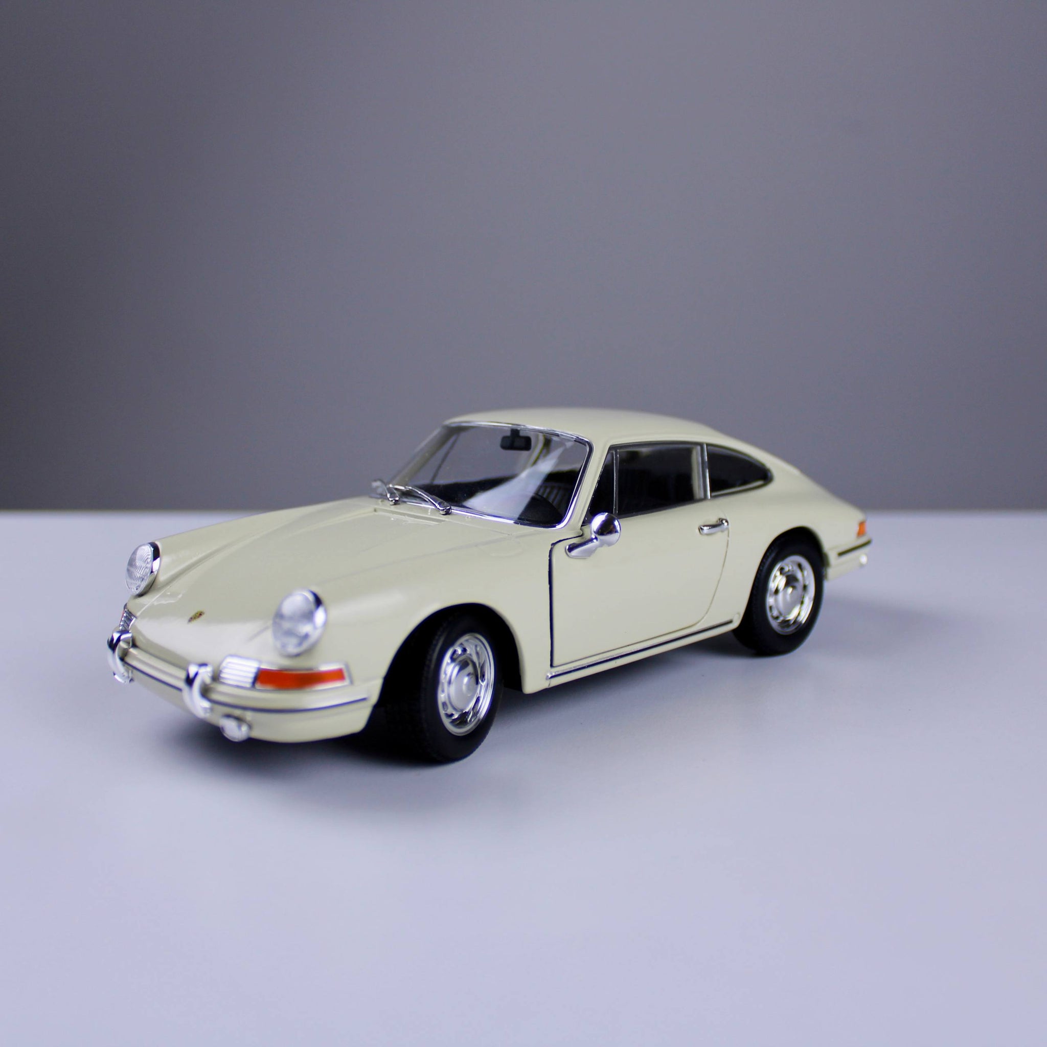 Porsche Classic 1964 Die-Cast Model Car – Cream Color