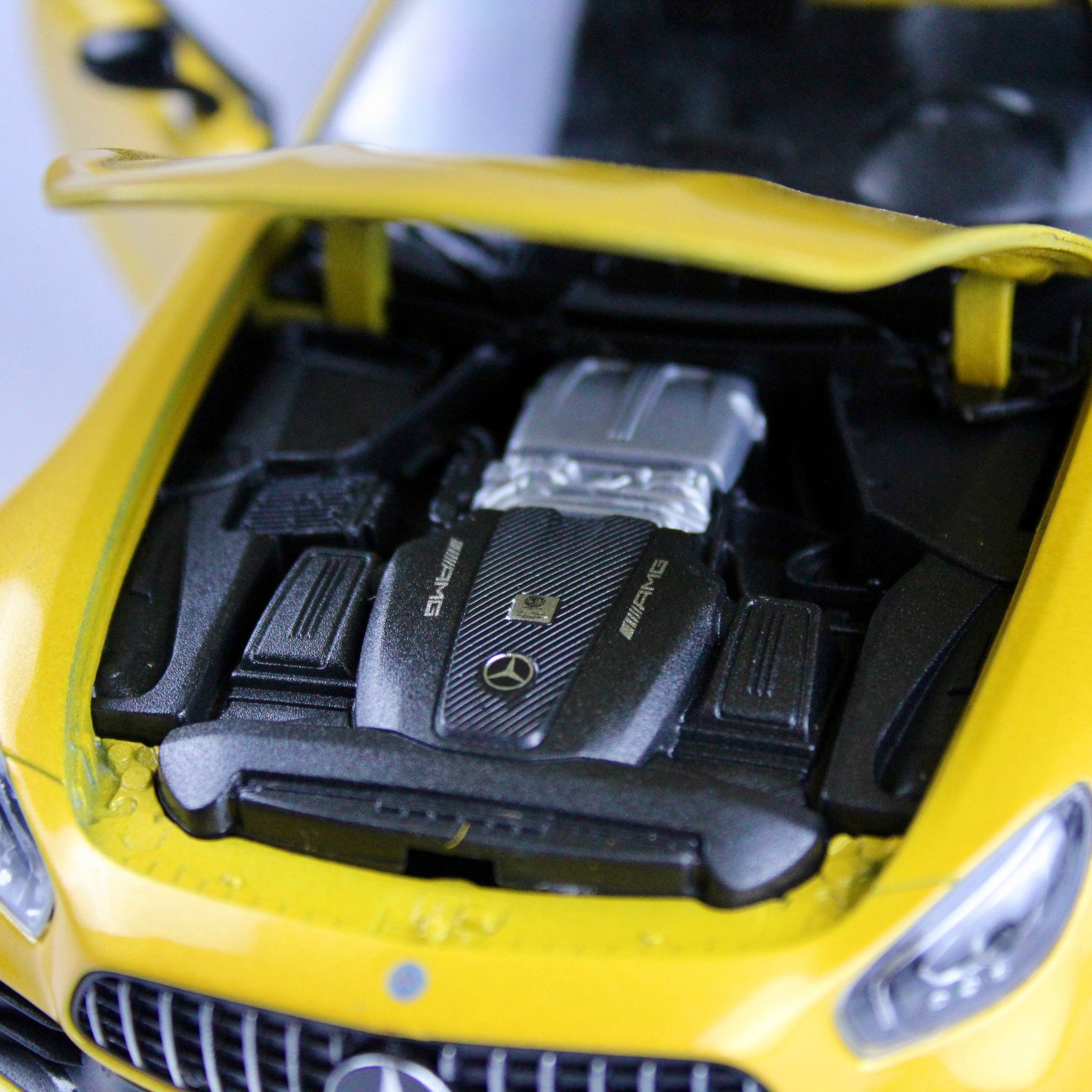 مجسم سيارة مرسيدس-AMG GT R