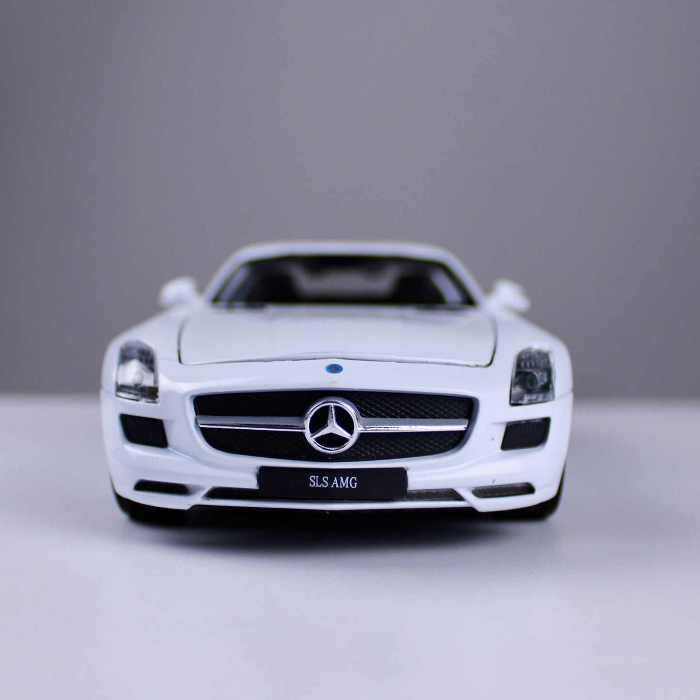 Mercedes-Benz SLS AMG Die-Cast Model Car – White