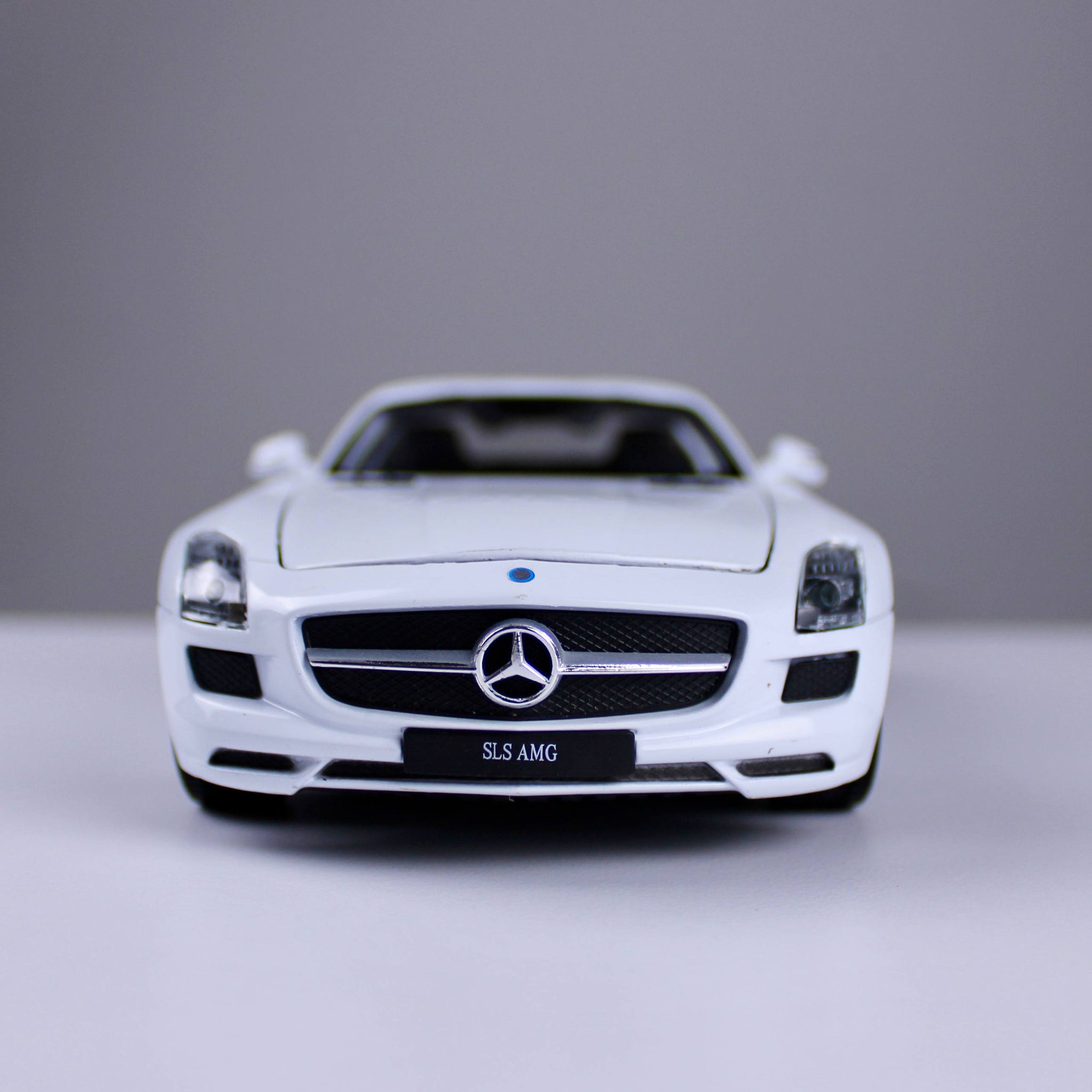 Mercedes-Benz SLS AMG Die-Cast Model Car – White